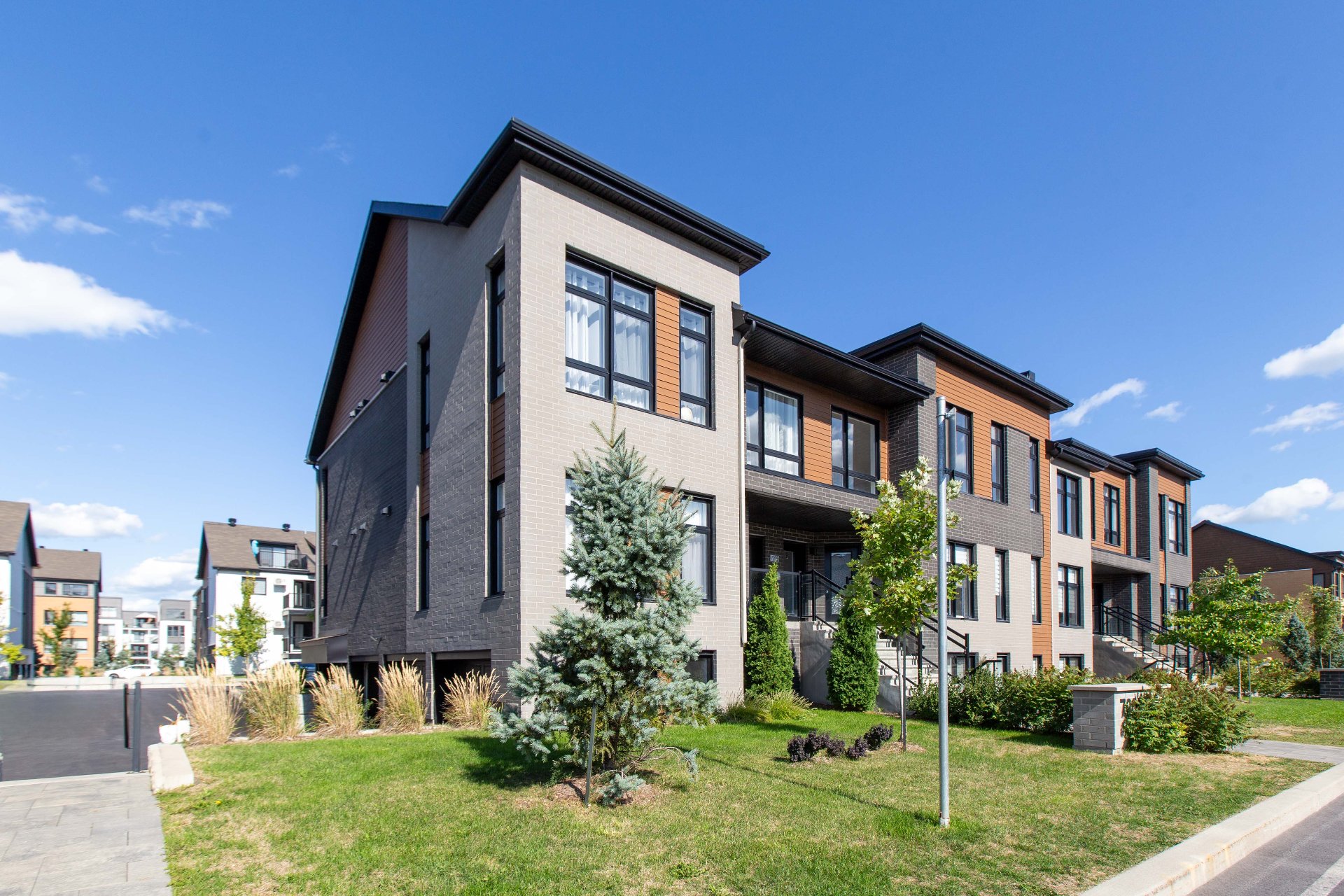 Photo - Exterior