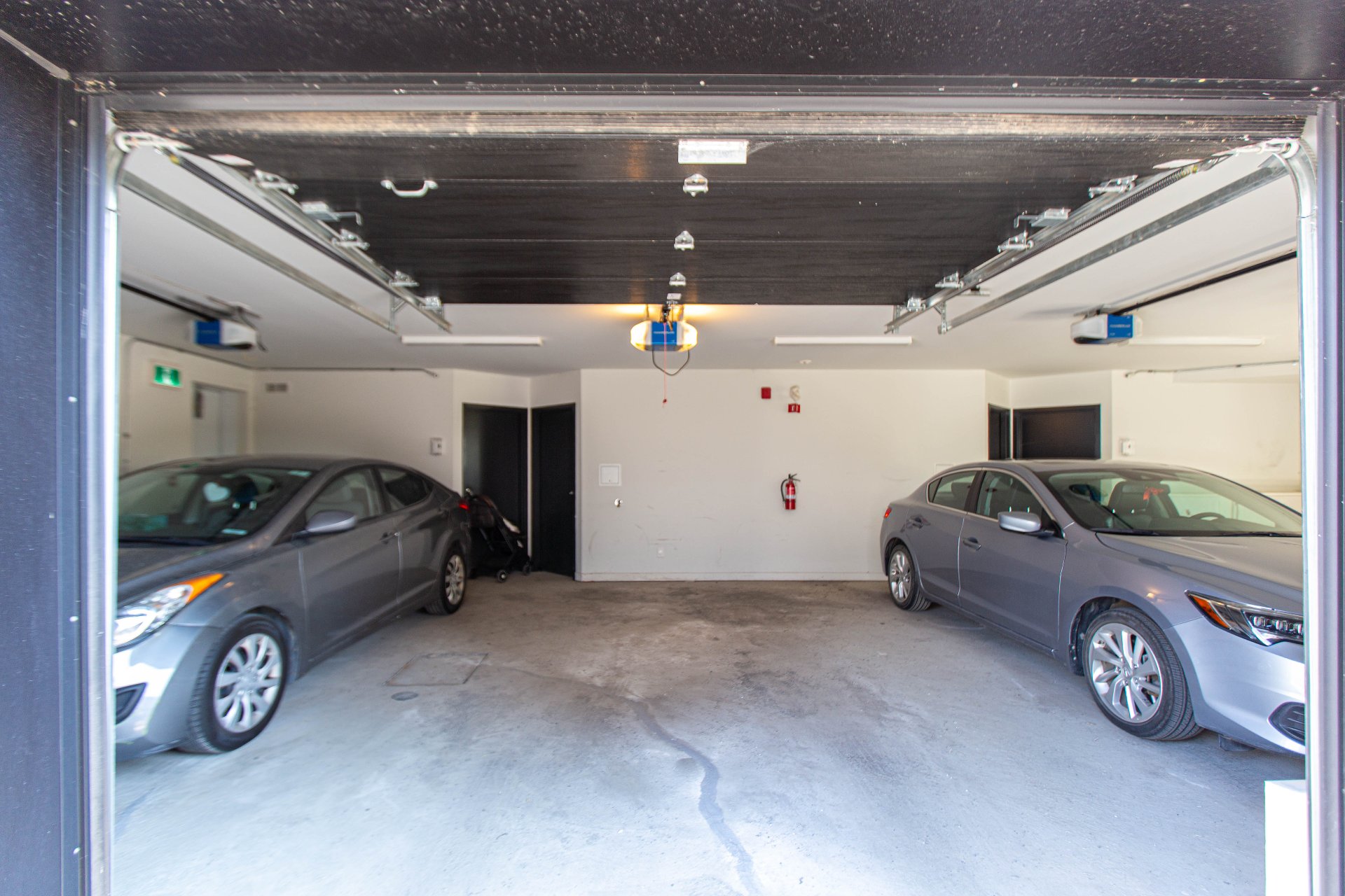Photo - Garage
