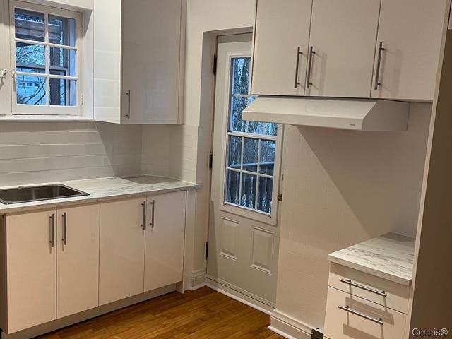 Photo - Kitchen