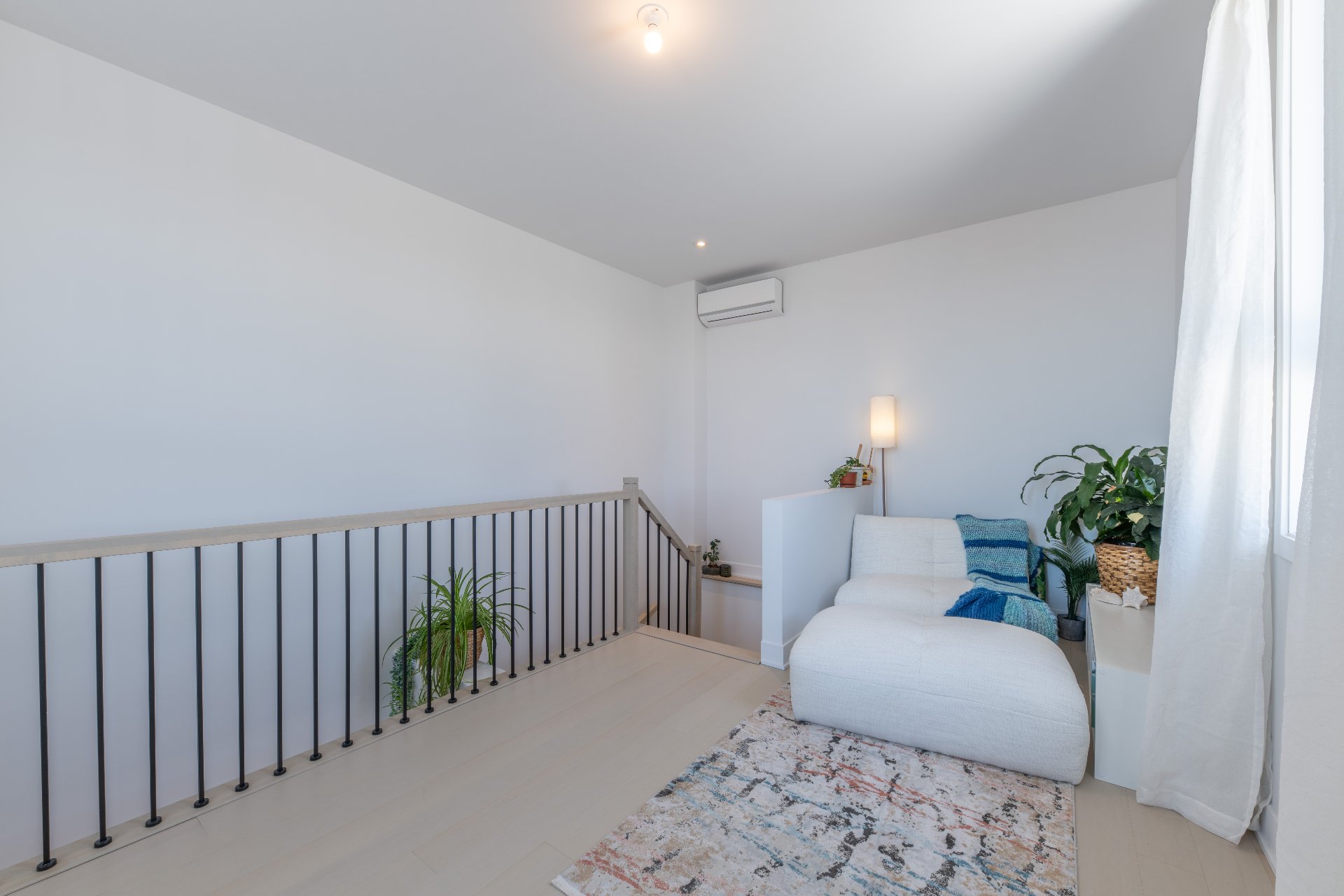 Photo - Mezzanine
