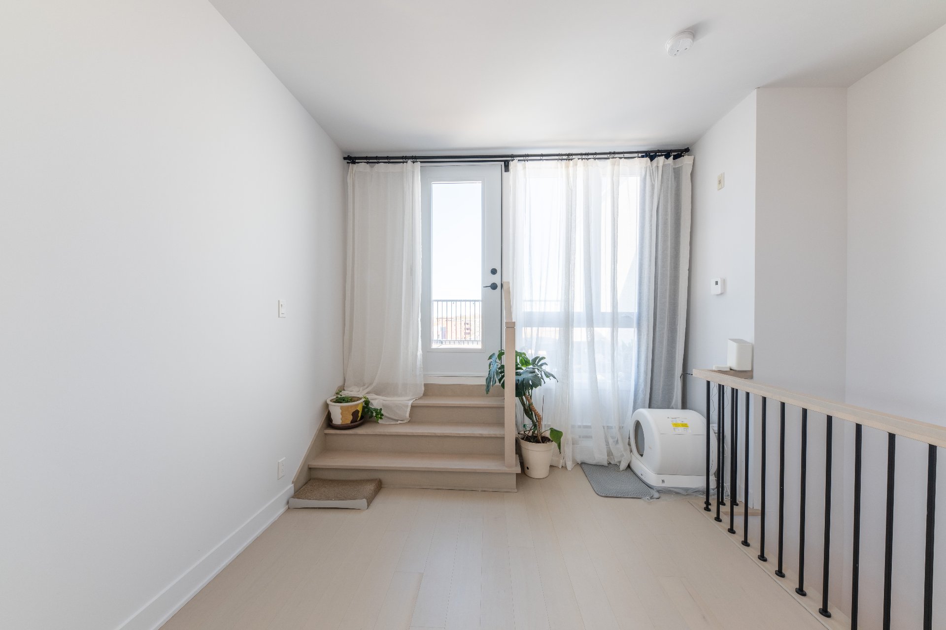 Photo - Mezzanine