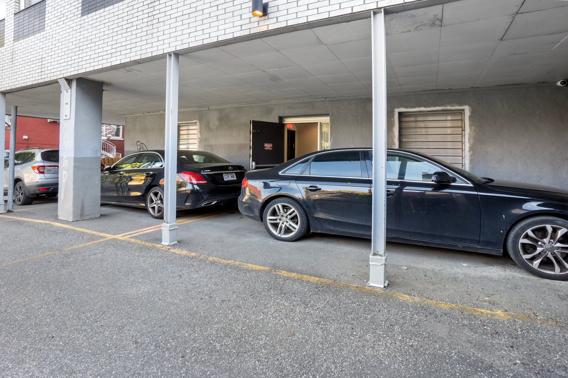 Photo - Stationnement