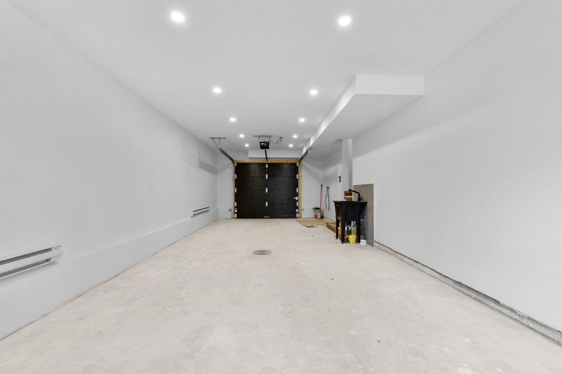 Photo - Garage