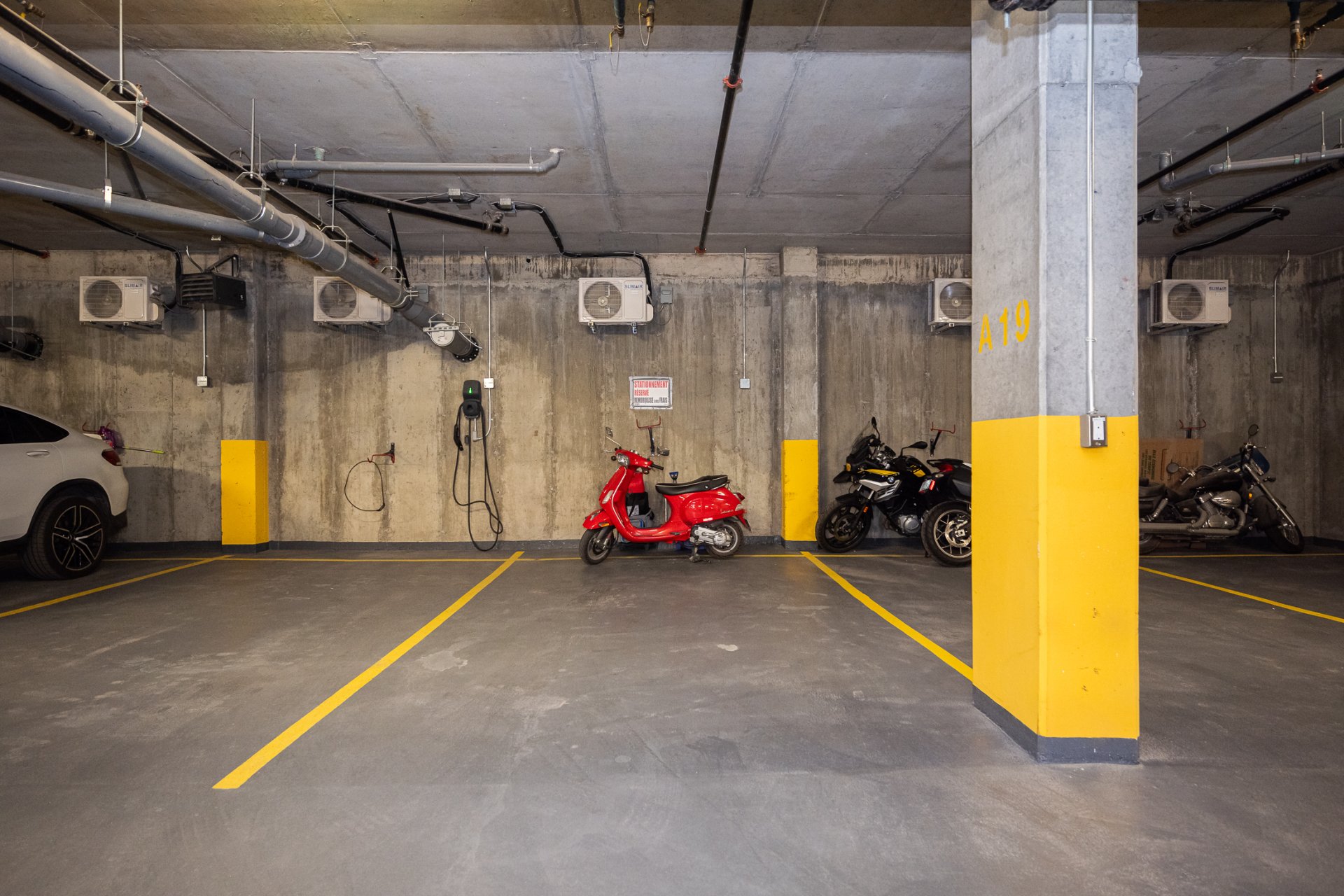 Photo - Garage