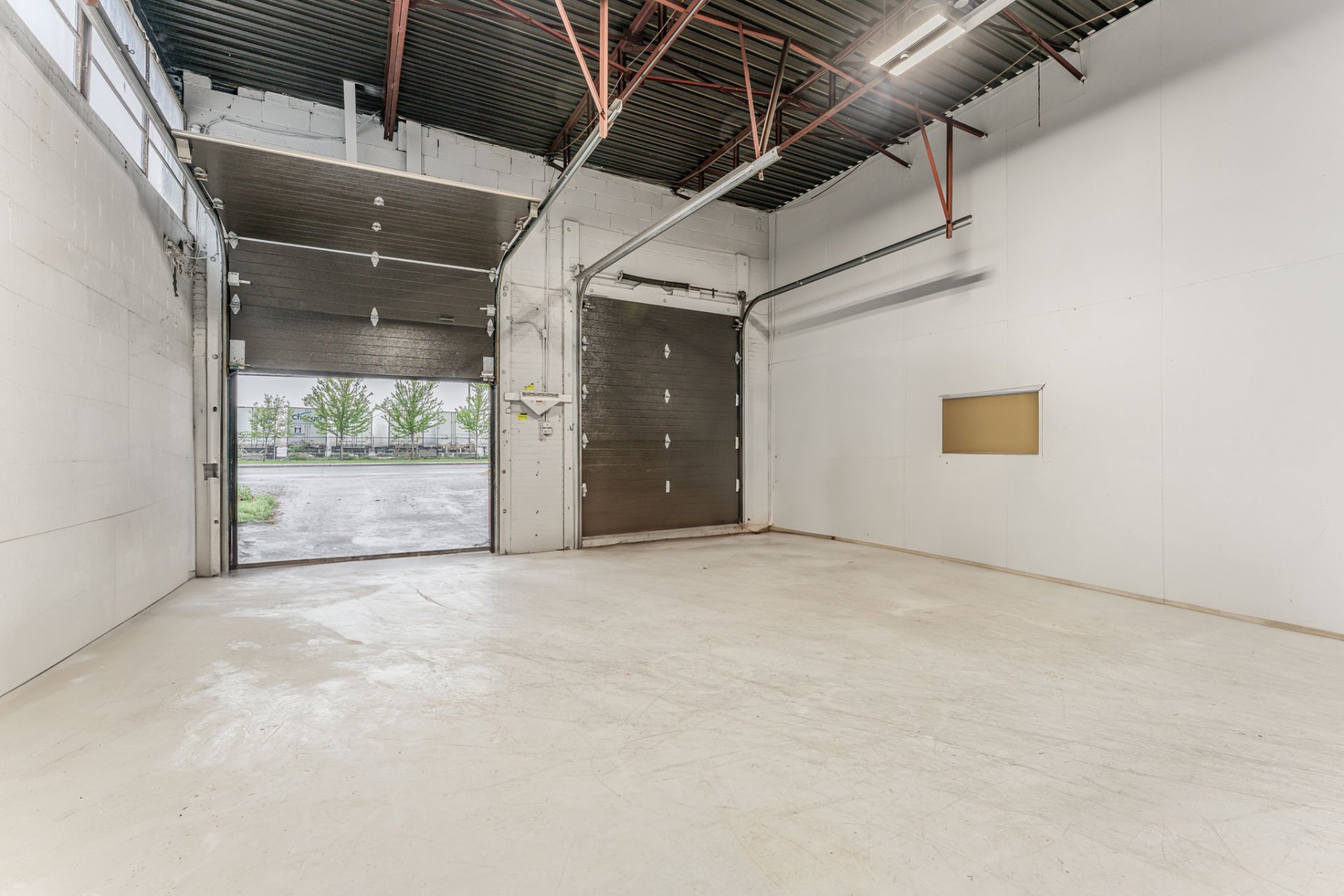 Photo - Shipping (door/dock)