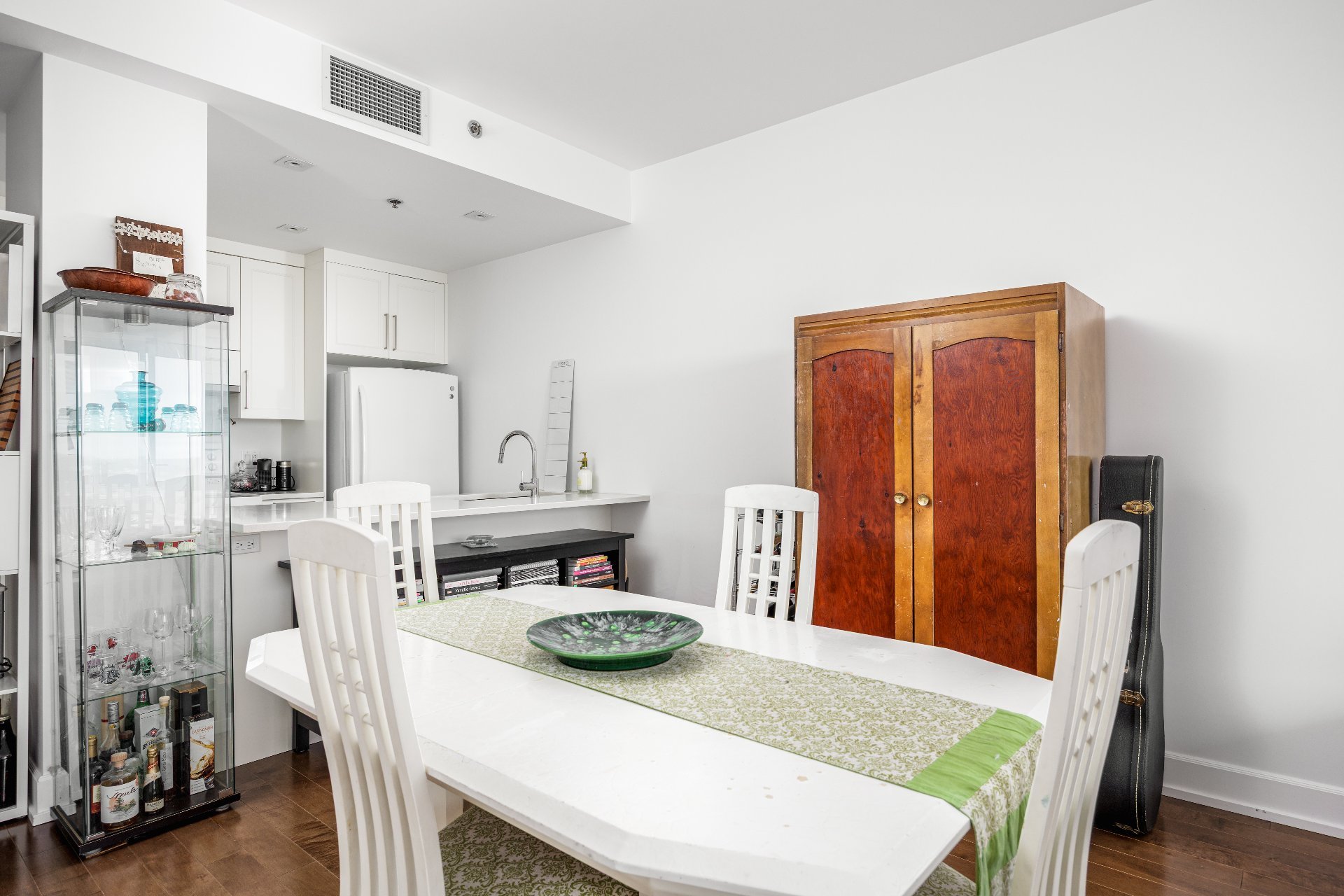 Photo - Dining room