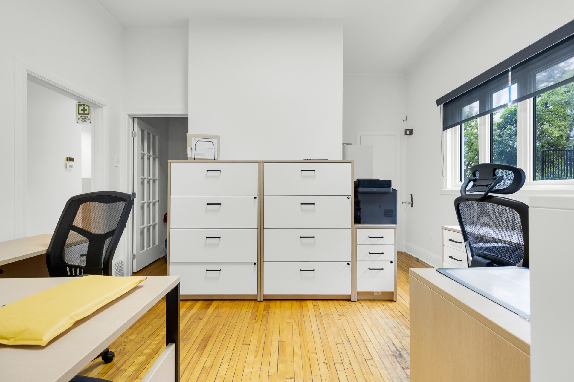 Photo - Bureau