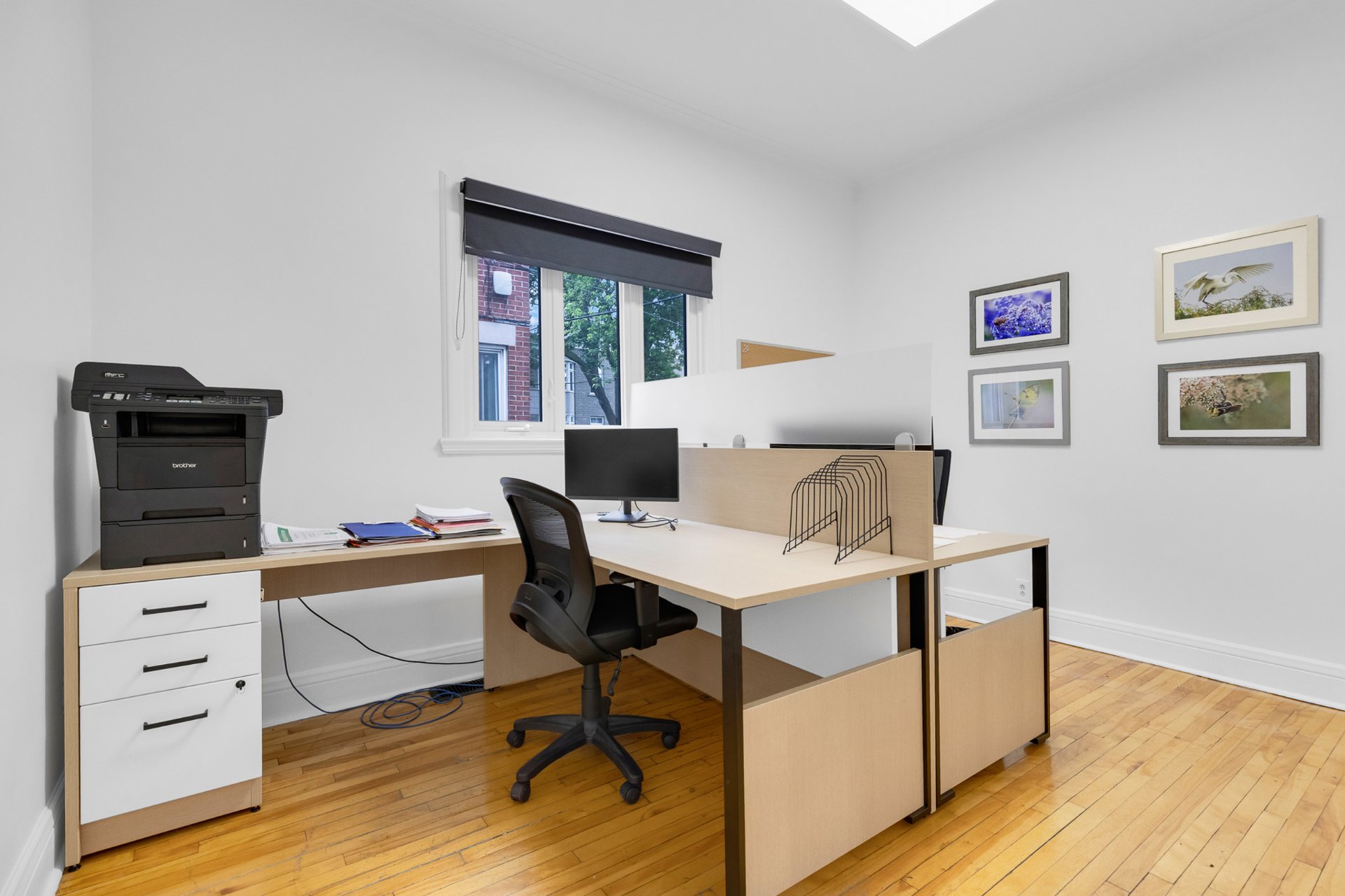 Photo - Bureau