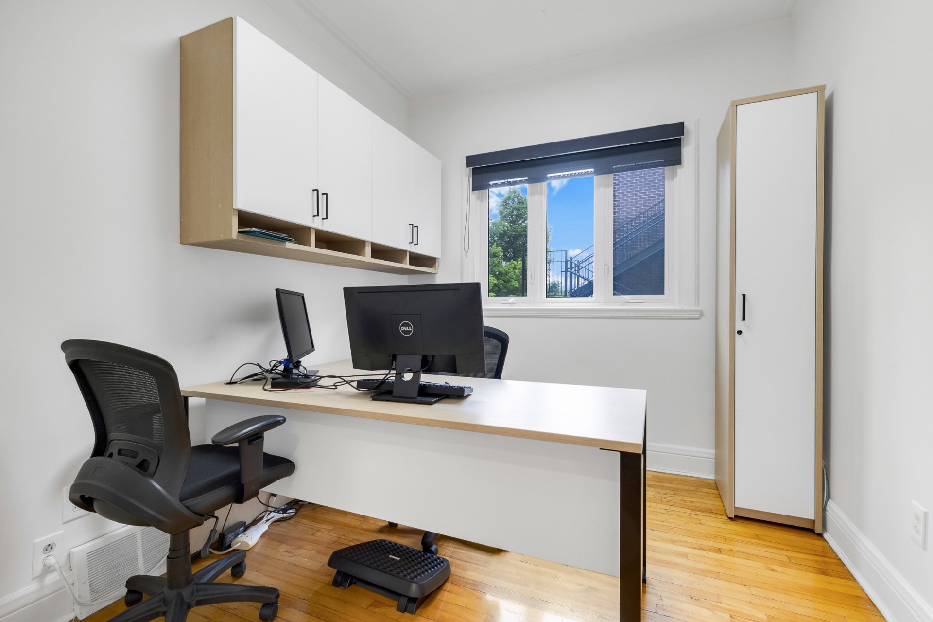 Photo - Bureau