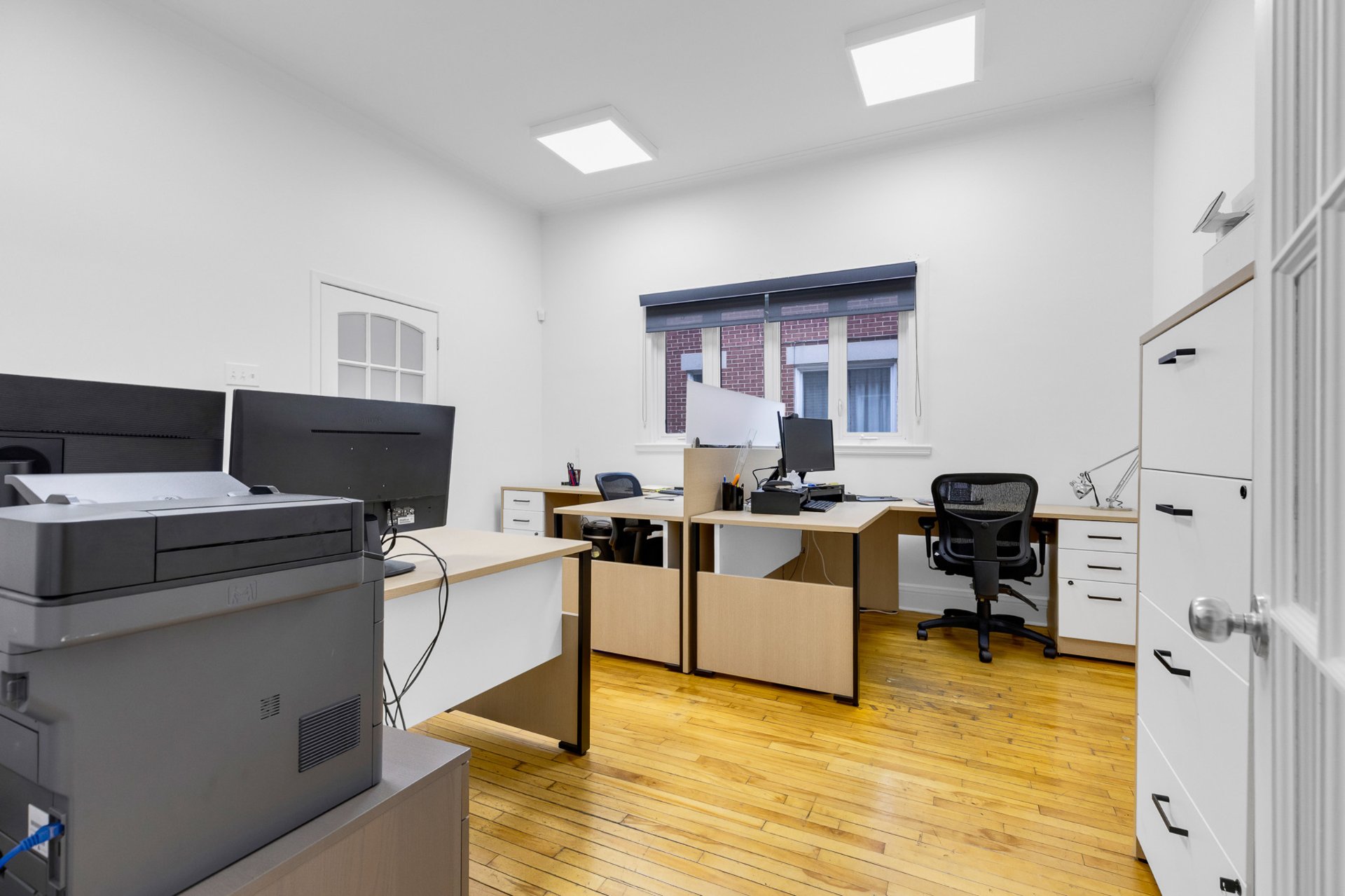 Photo - Bureau