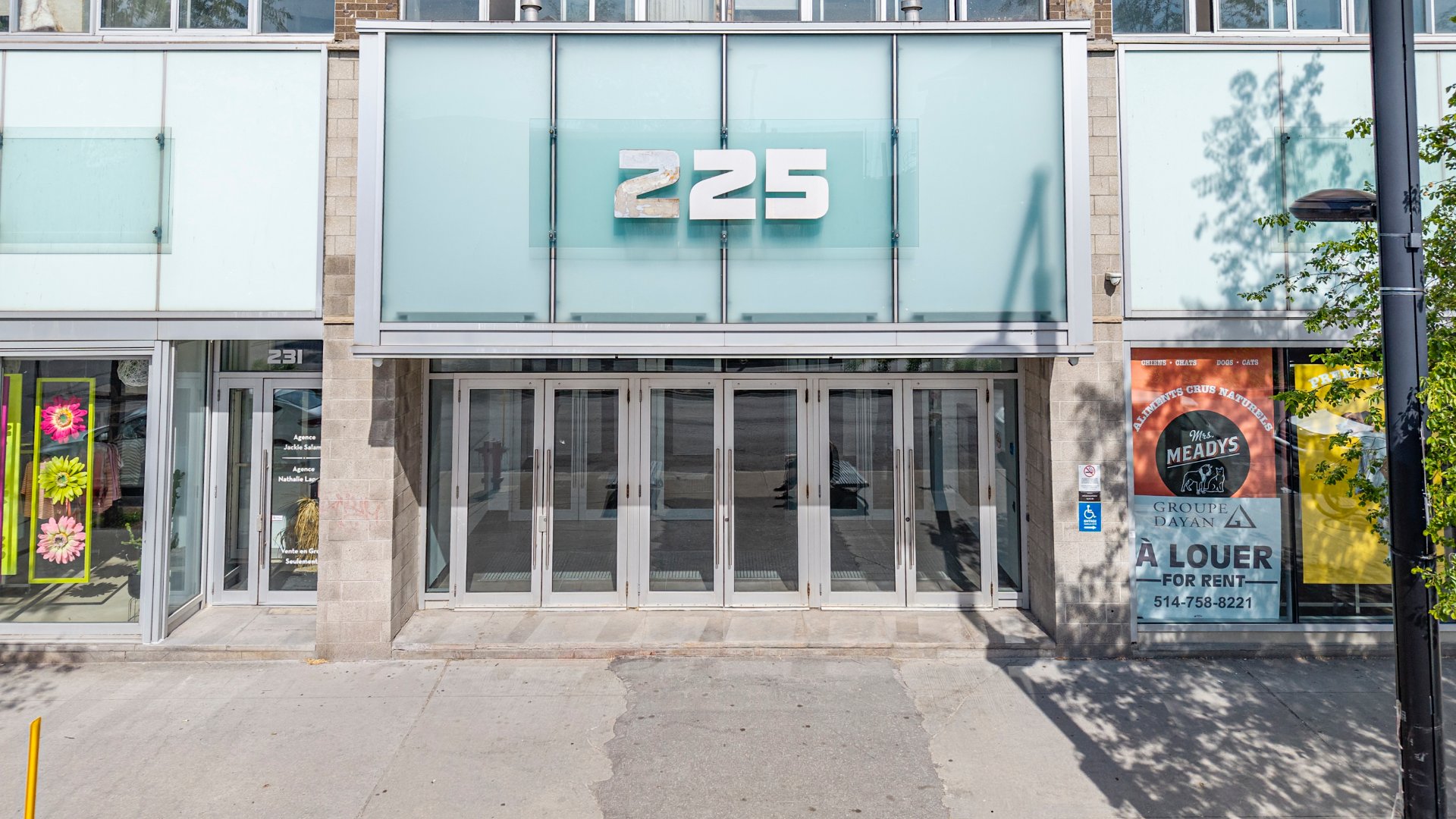 Photo - Façade