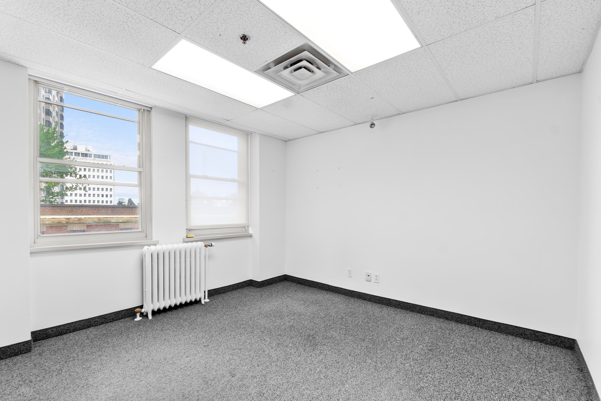 Photo - Bureau