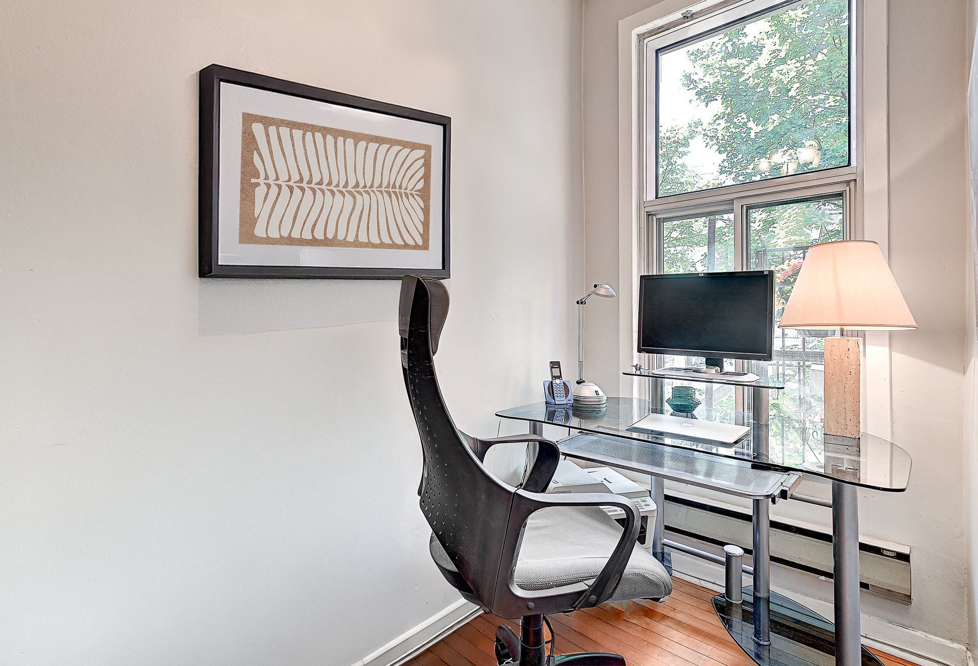 Photo - Bureau