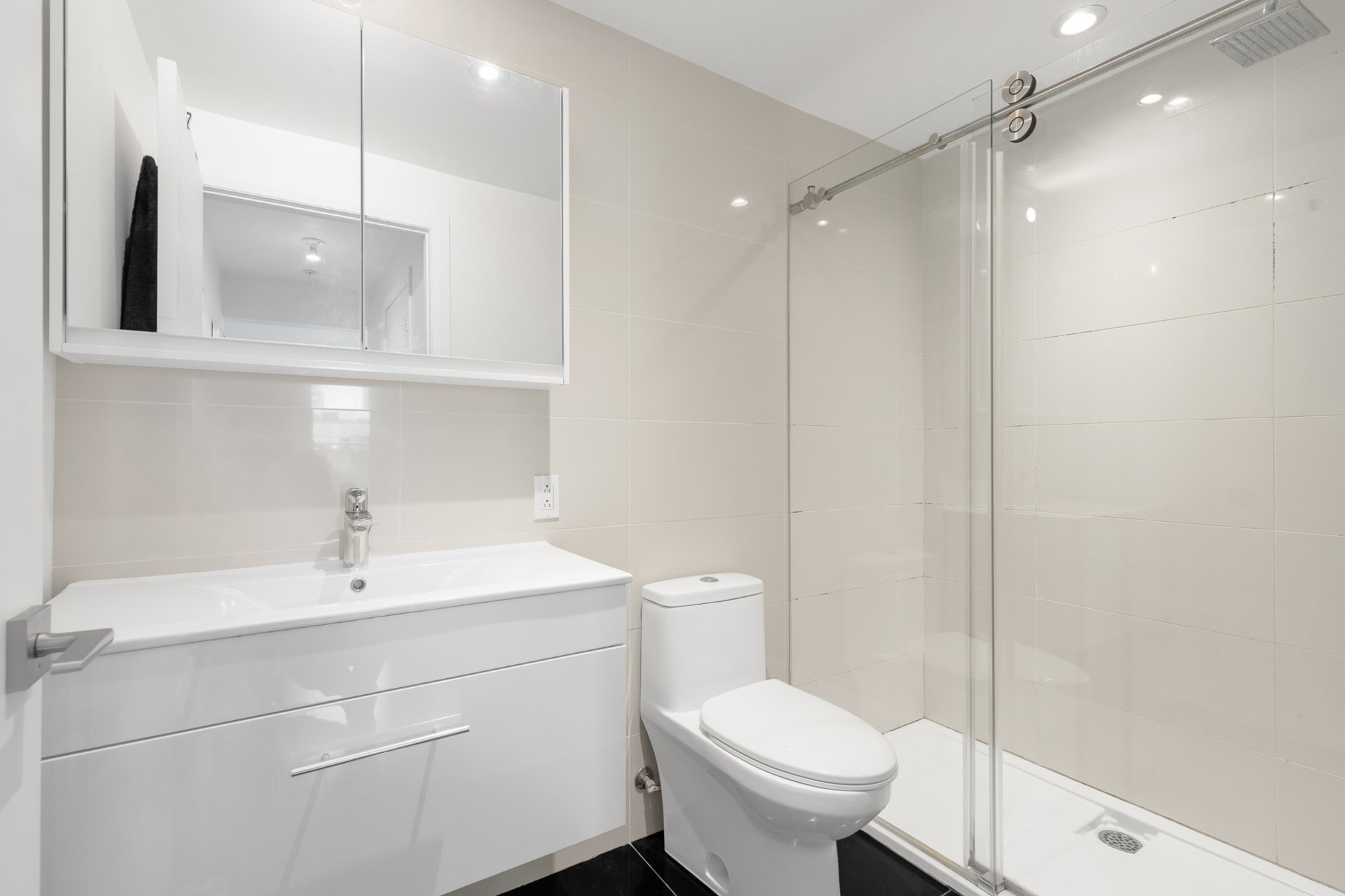 Photo - Salle de bains attenante à la CCP