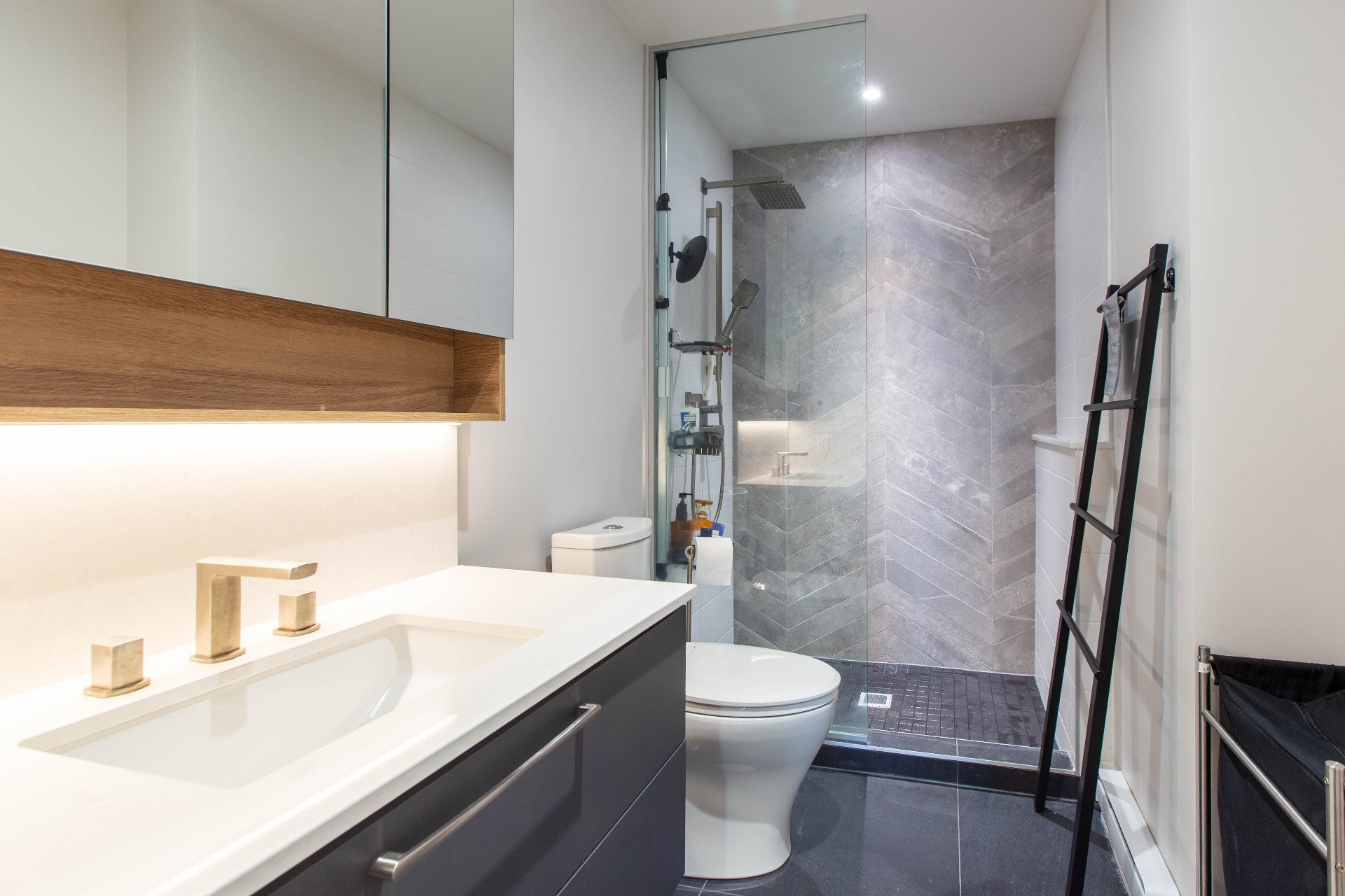 Photo - Salle de bains attenante à la CCP