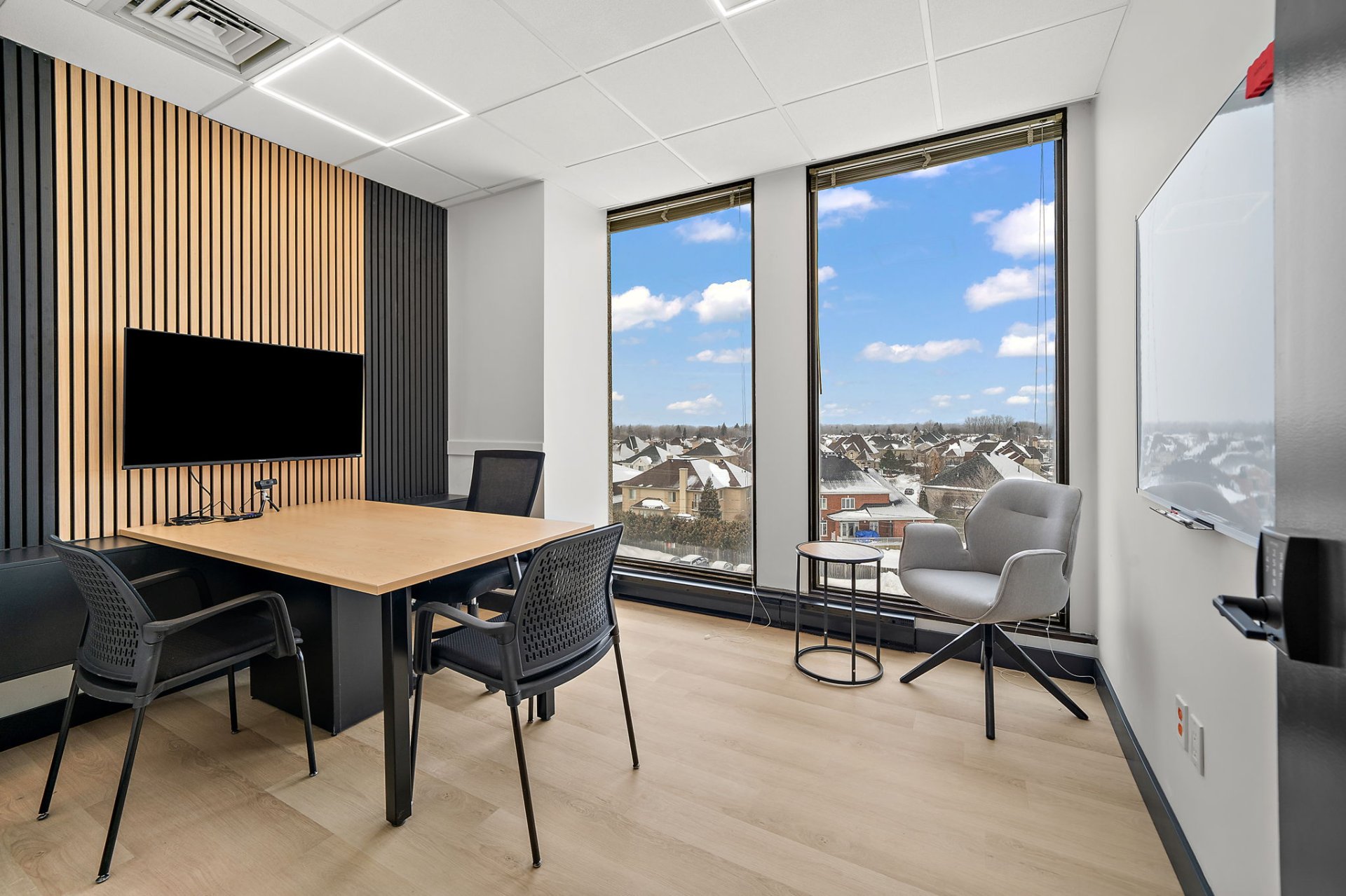 Photo - Bureau