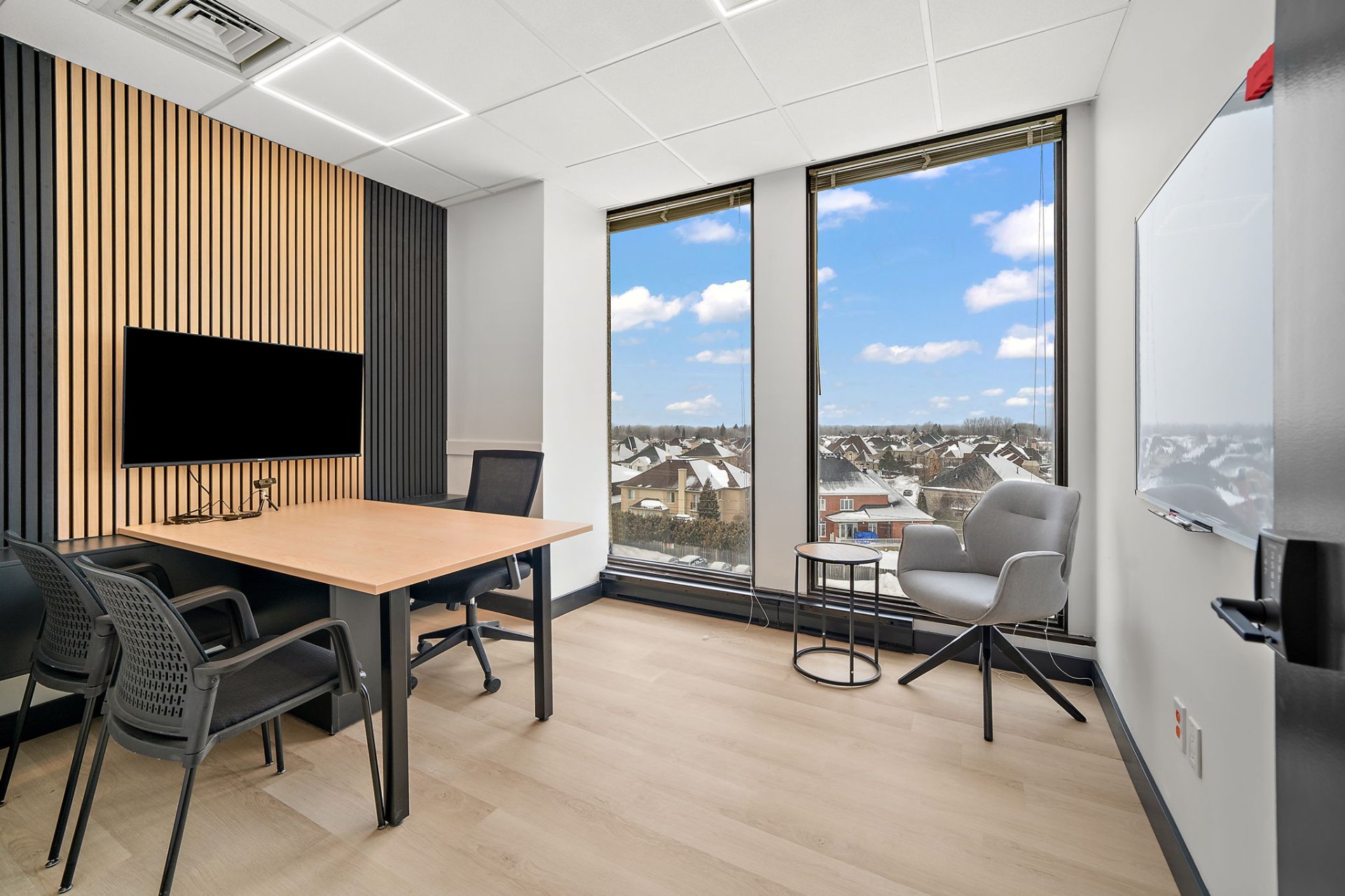 Photo - Bureau