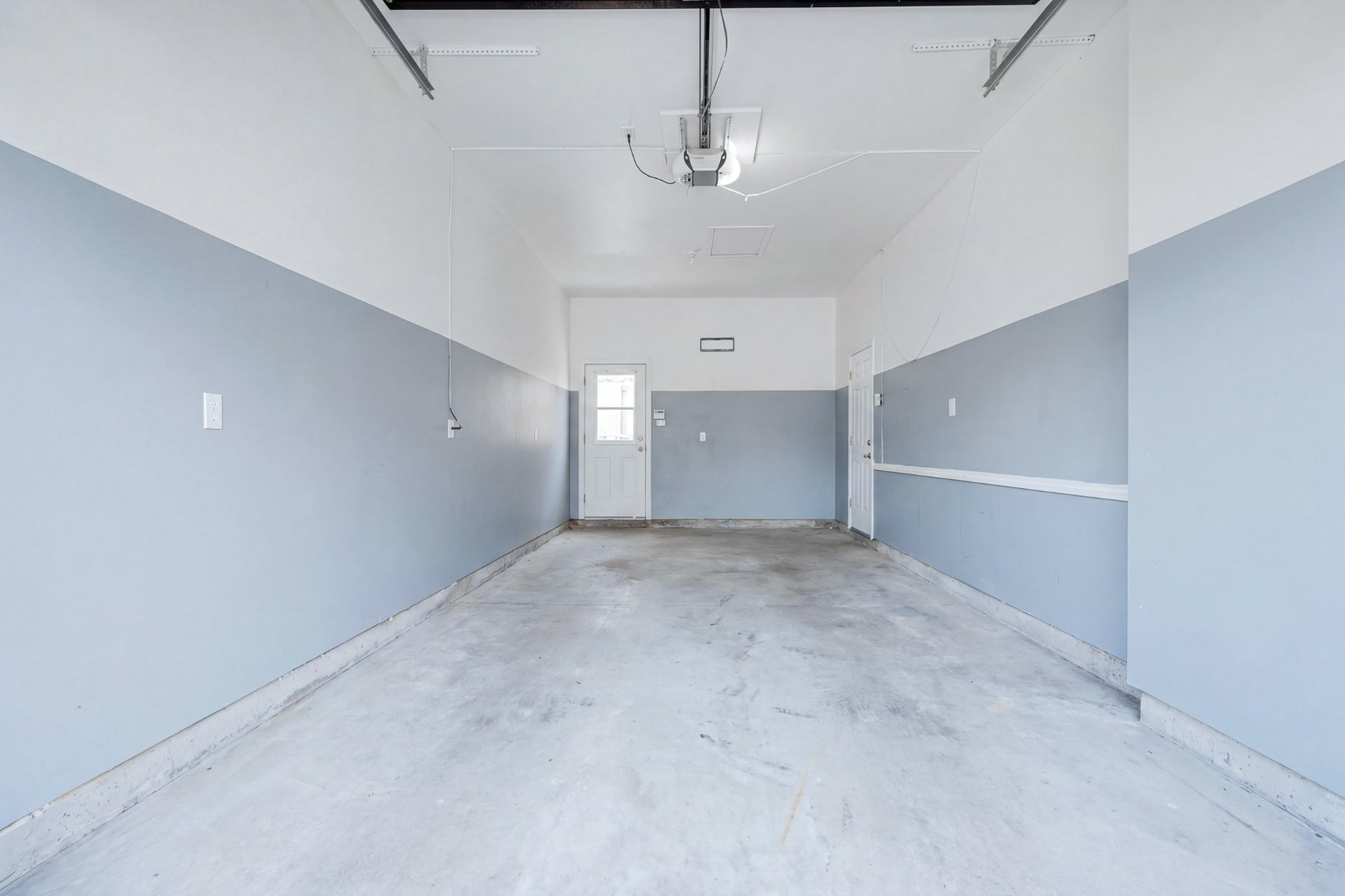 Photo - Garage