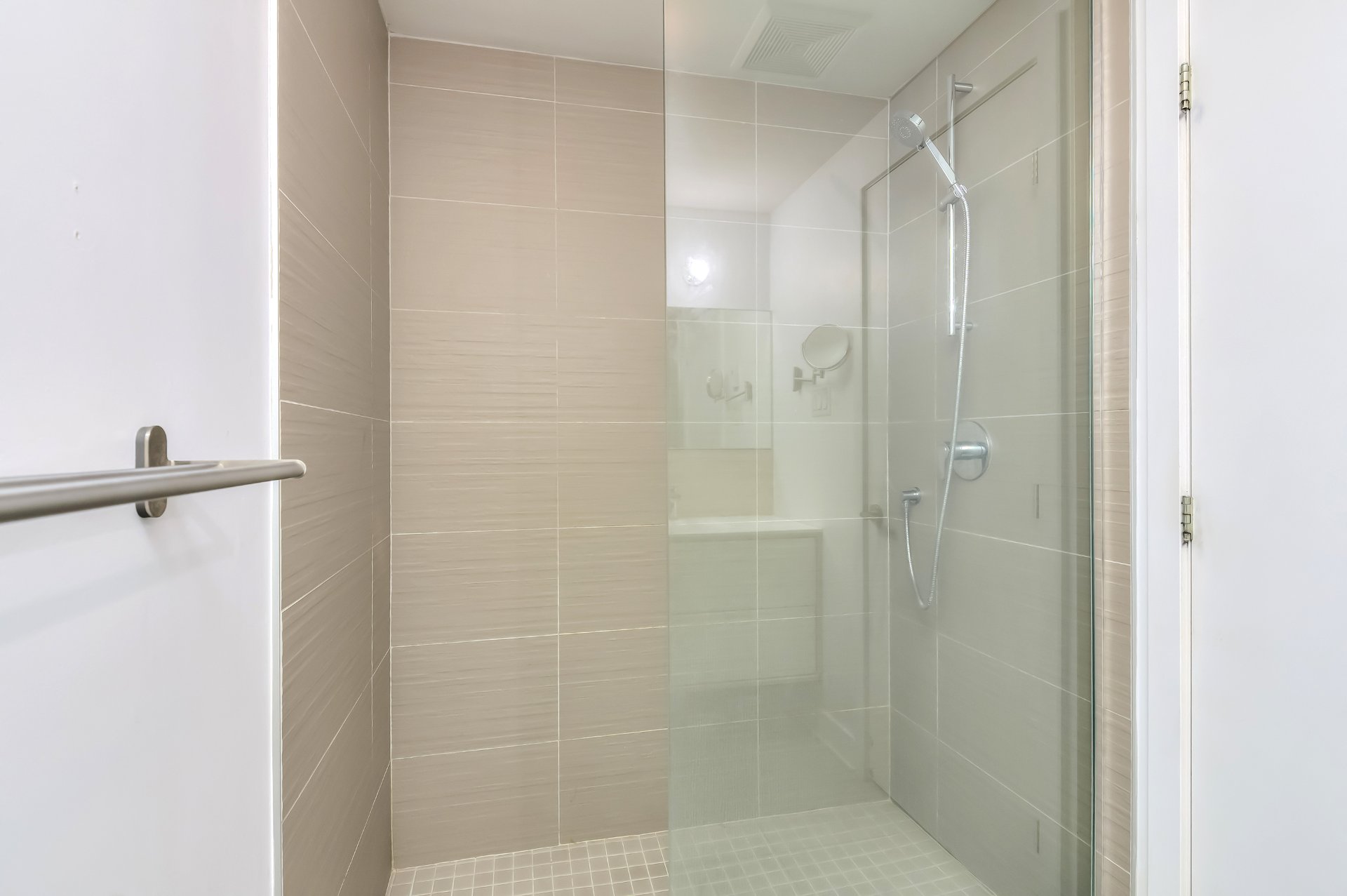 Photo - Salle de bains attenante à la CCP