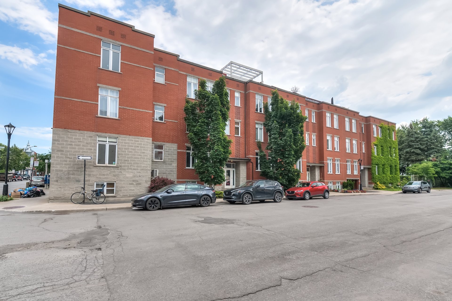 Photo - Exterior