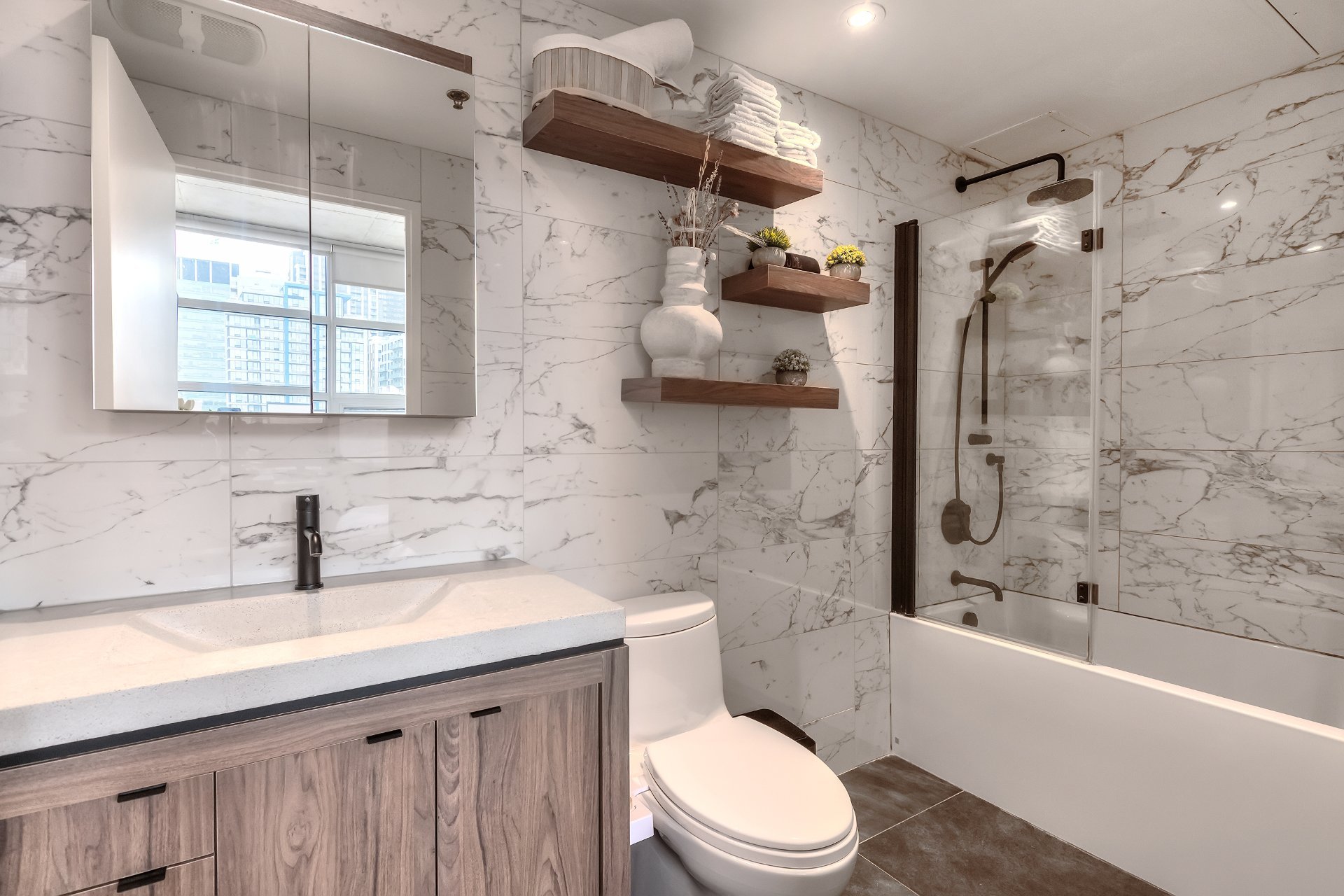 Photo - Ensuite bathroom