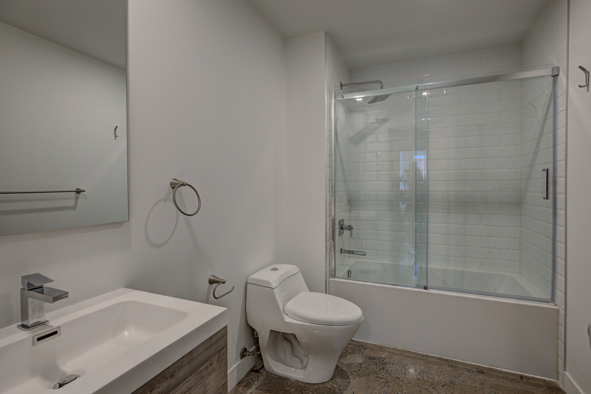 Photo - Ensuite bathroom