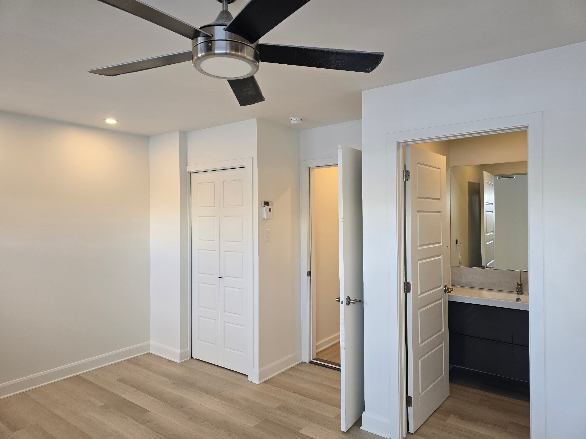 Photo - Salle de bains attenante à la CCP