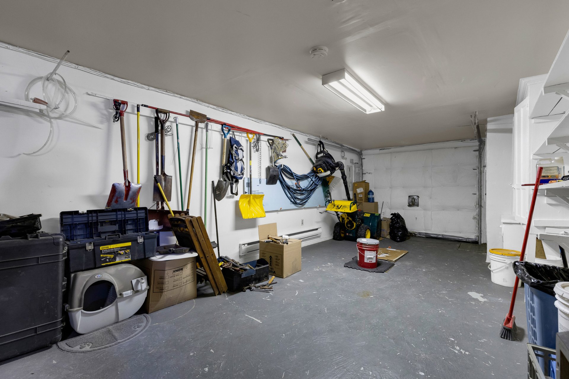 Photo - Garage
