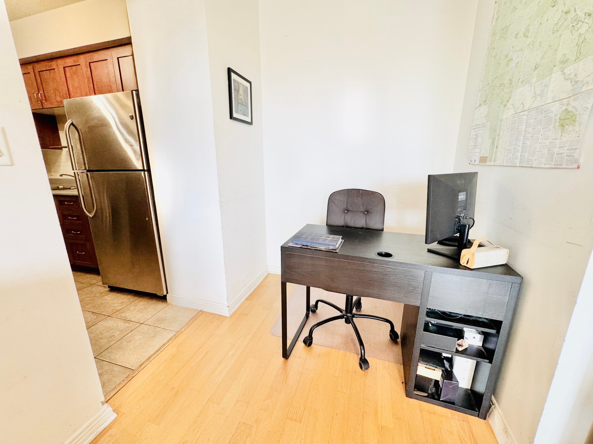 Photo - Bureau