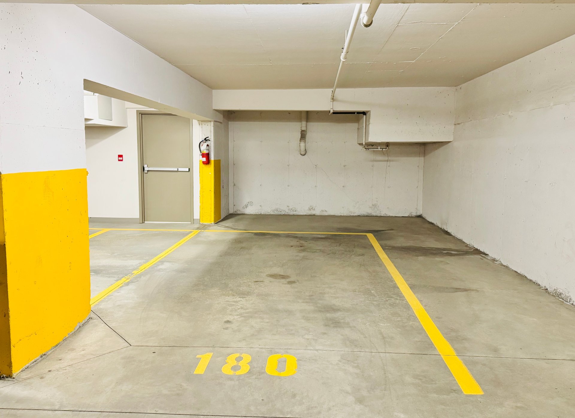 Photo - Garage