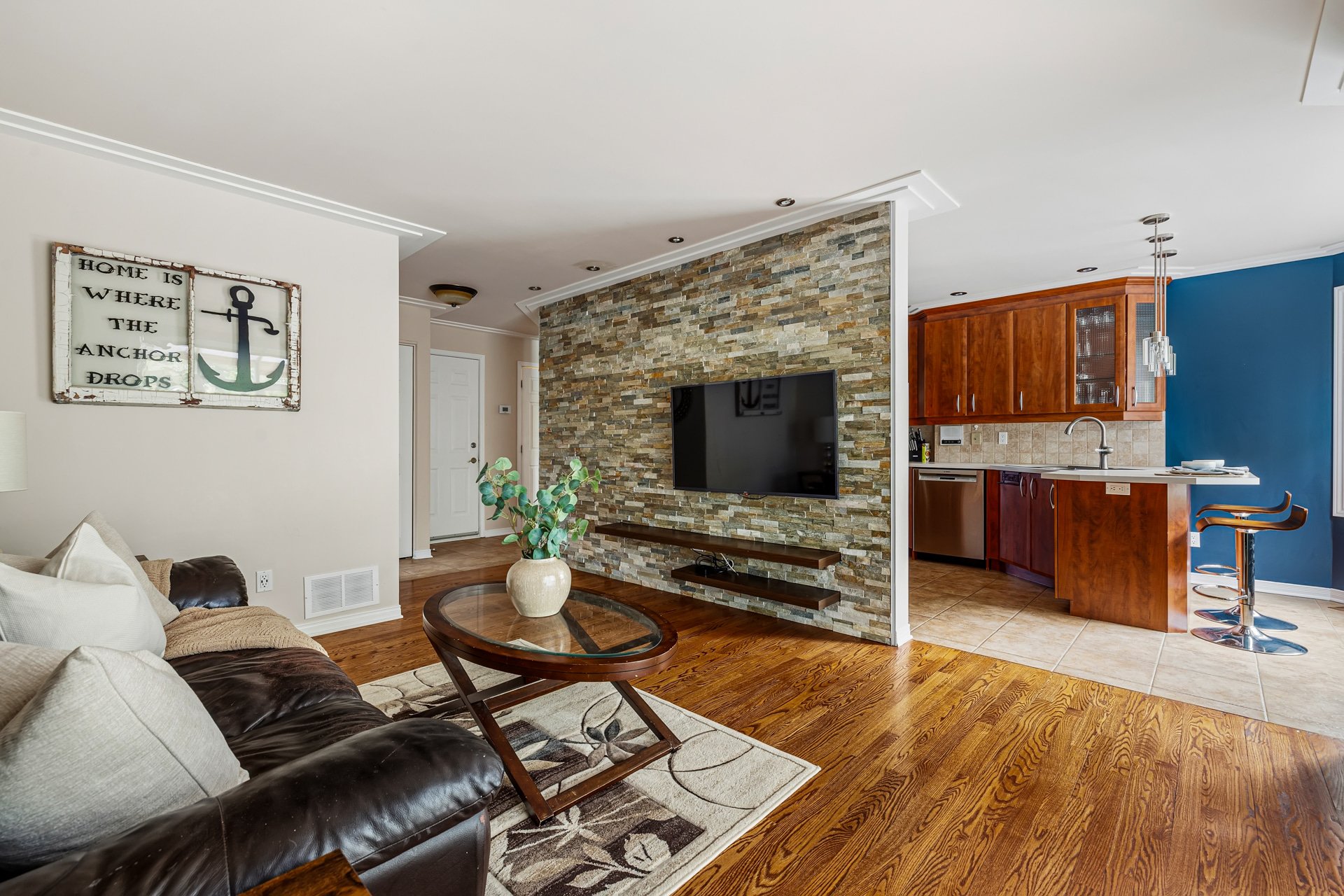 Photo - Family room