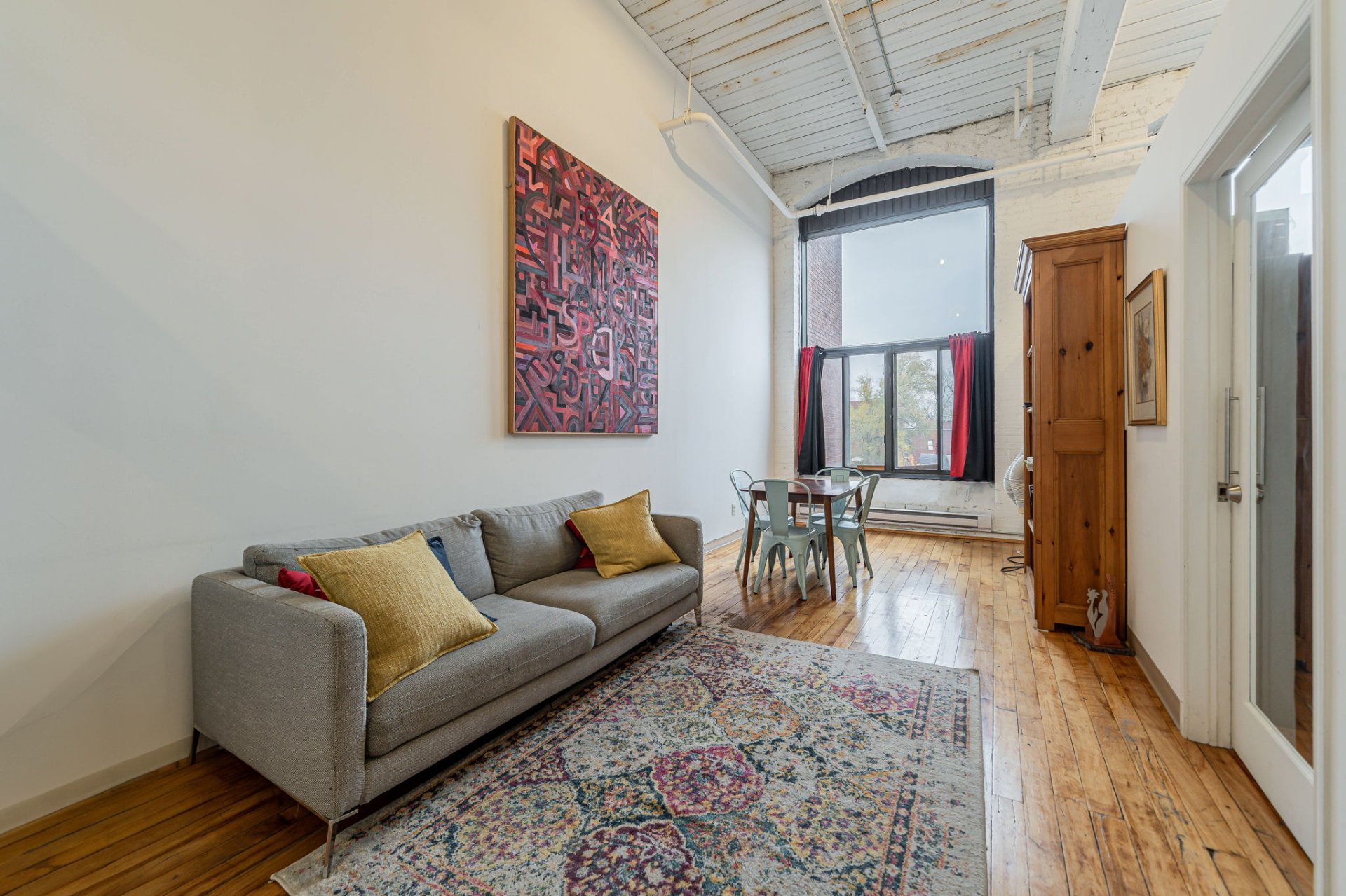 Photo - Interior