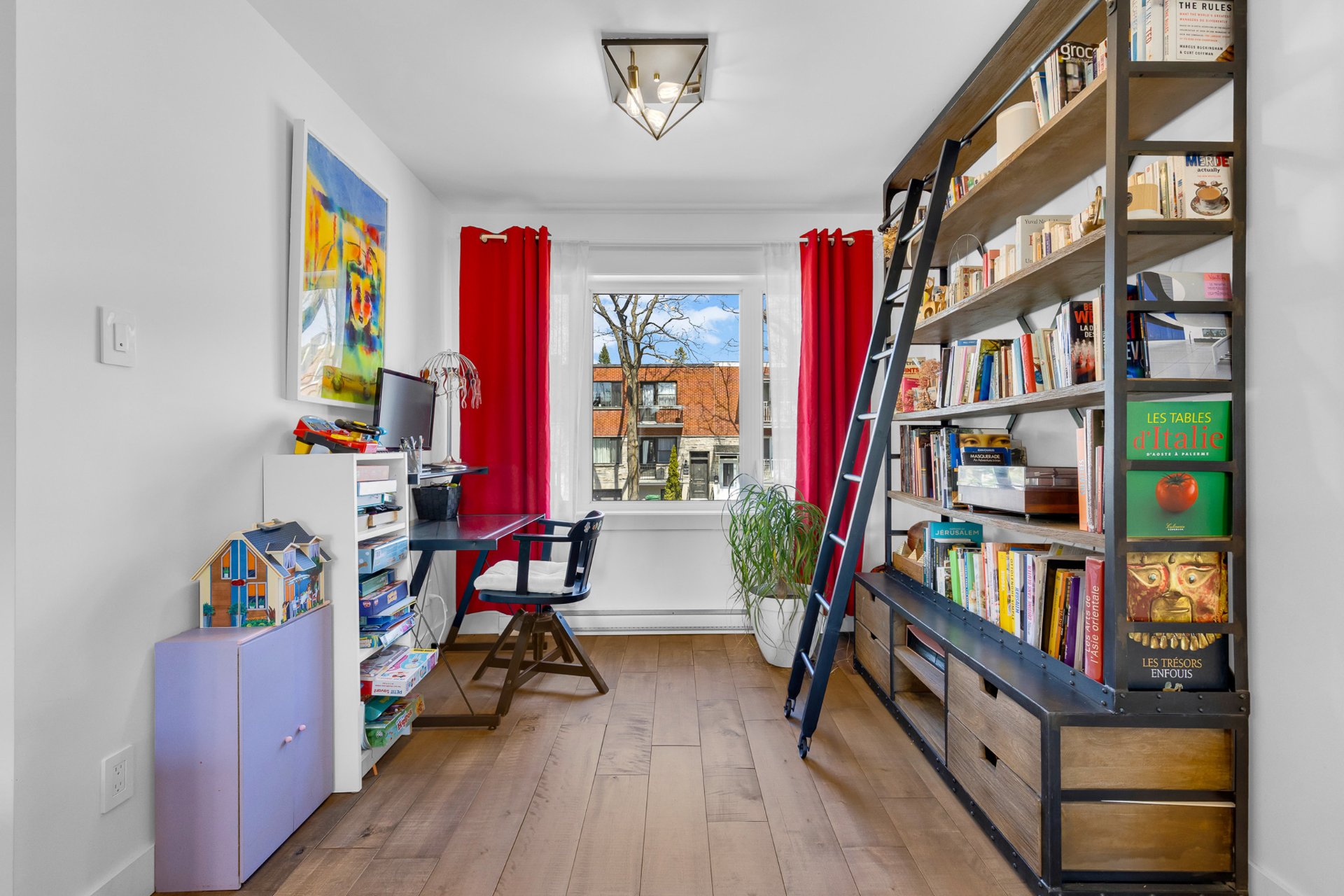 Photo - Bureau