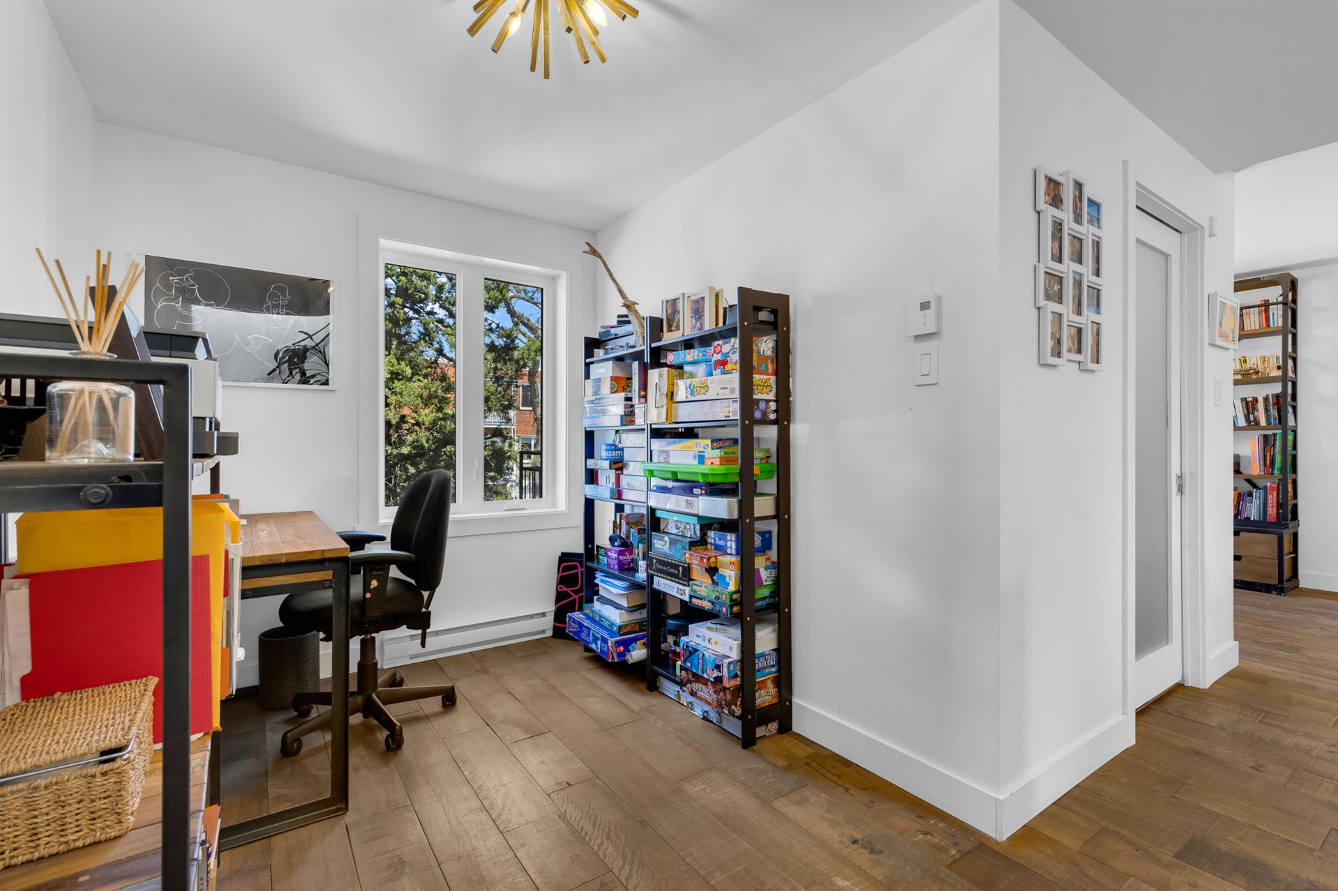 Photo - Bureau