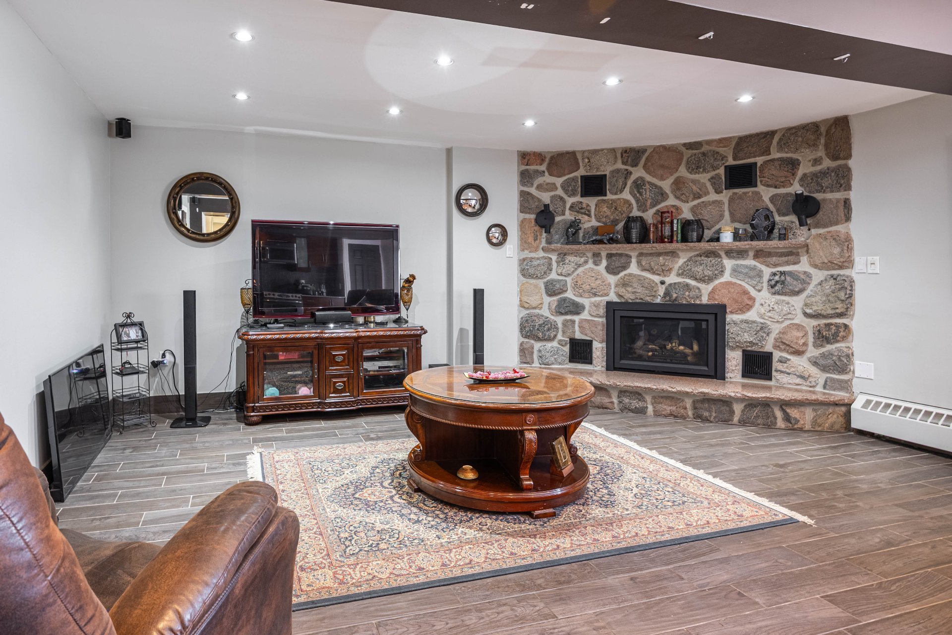 Photo - Family room