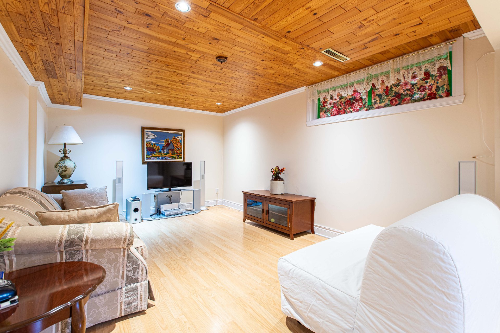 Photo - Family room