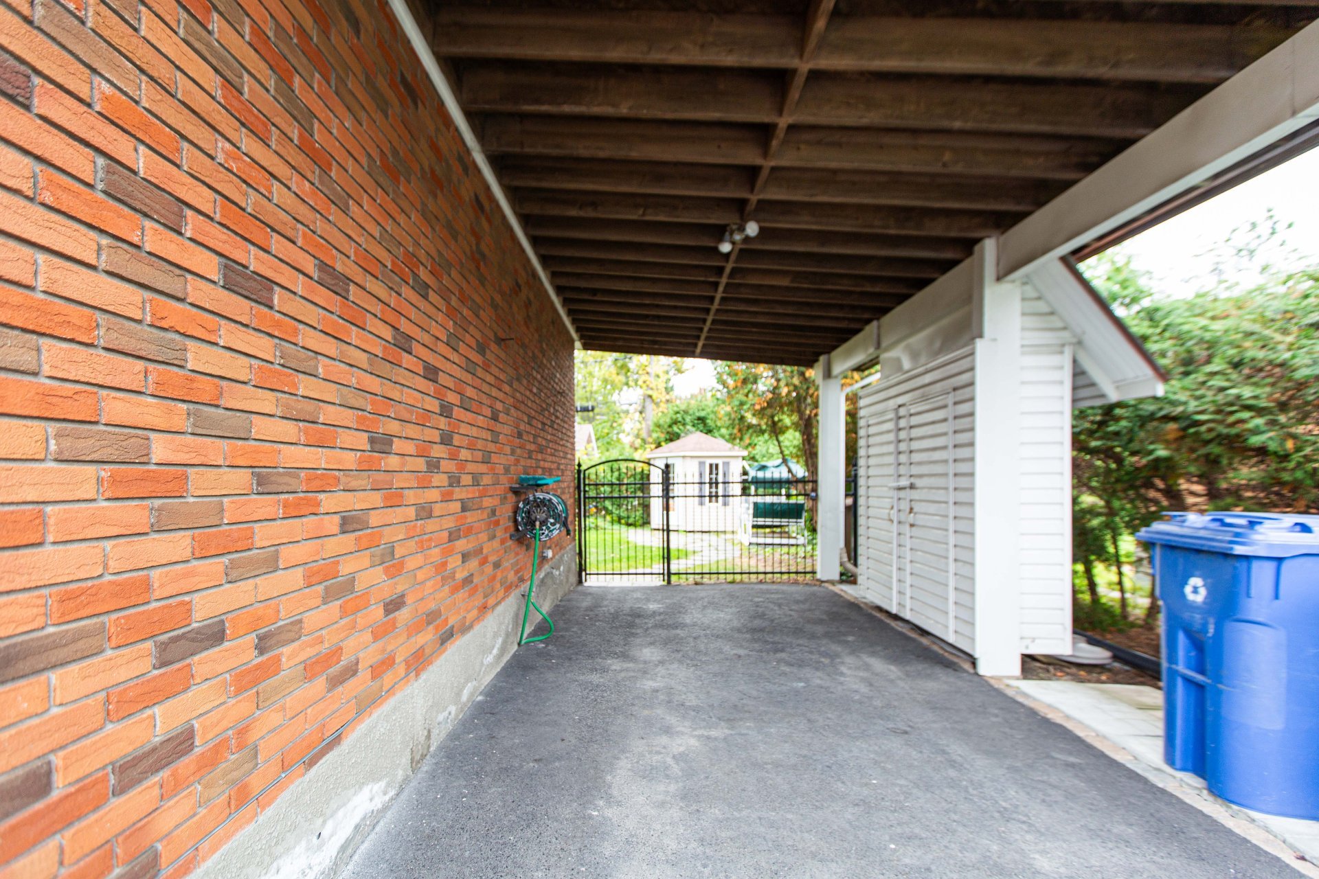 Photo - Exterior