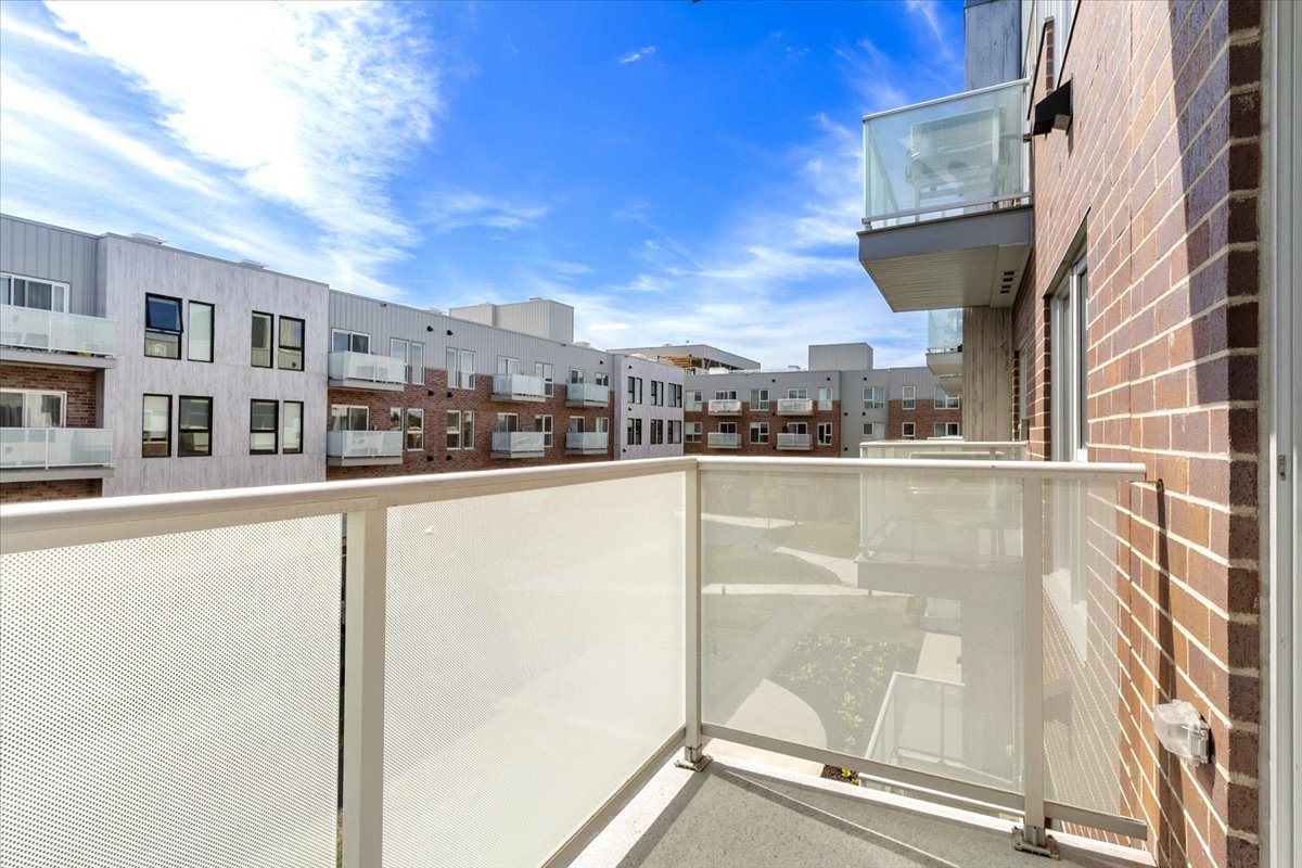 Photo - Balcony