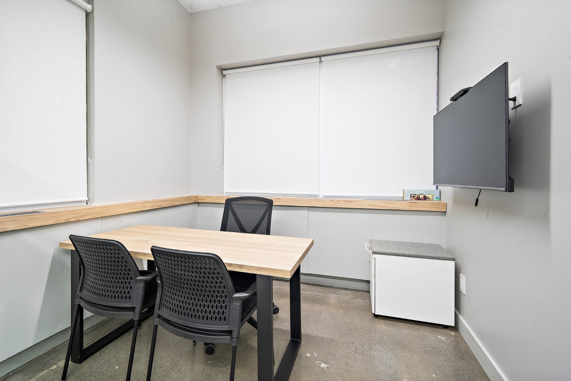 Photo - Bureau