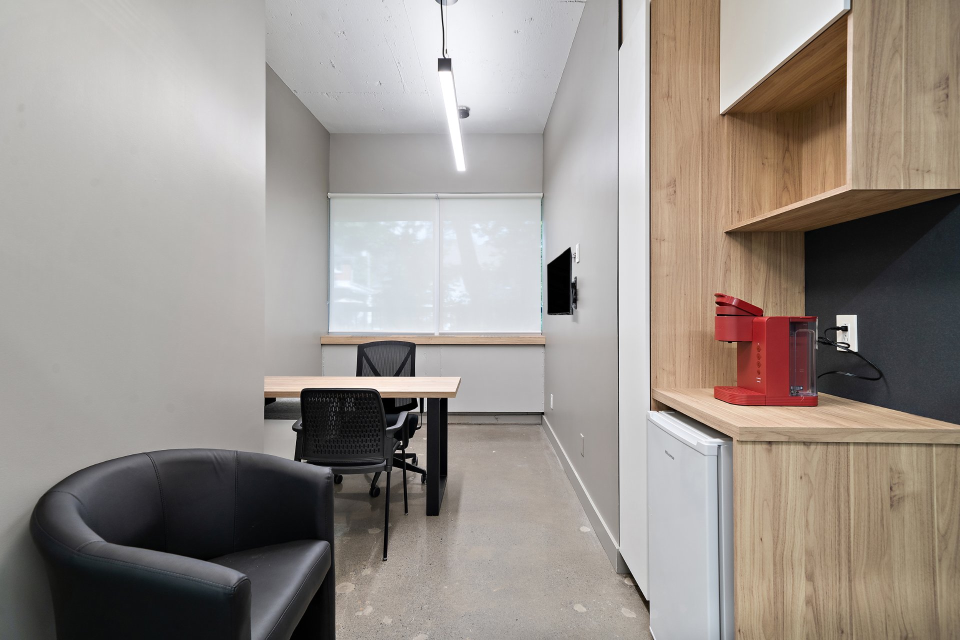 Photo - Bureau