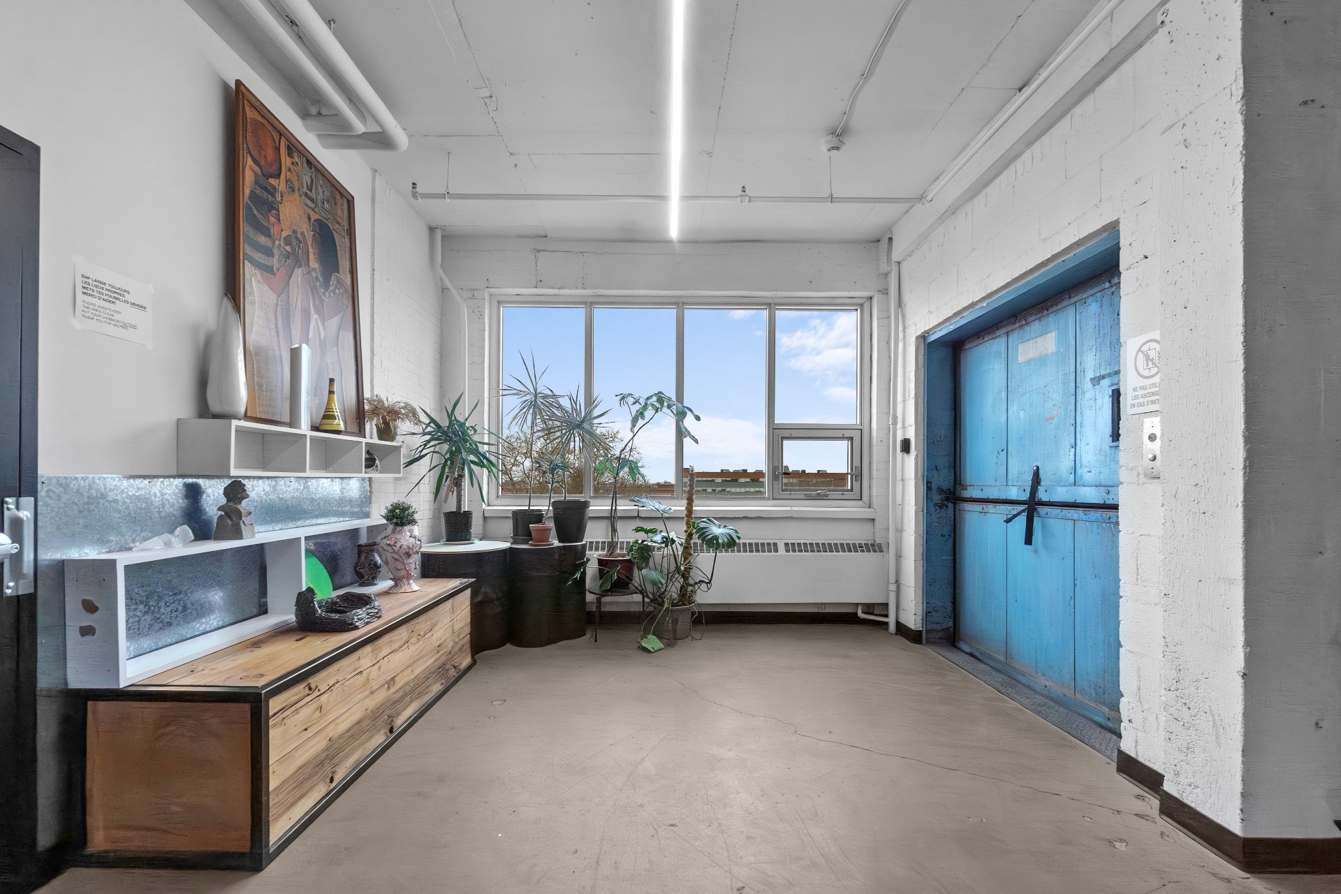 Photo - Shipping (door/dock)