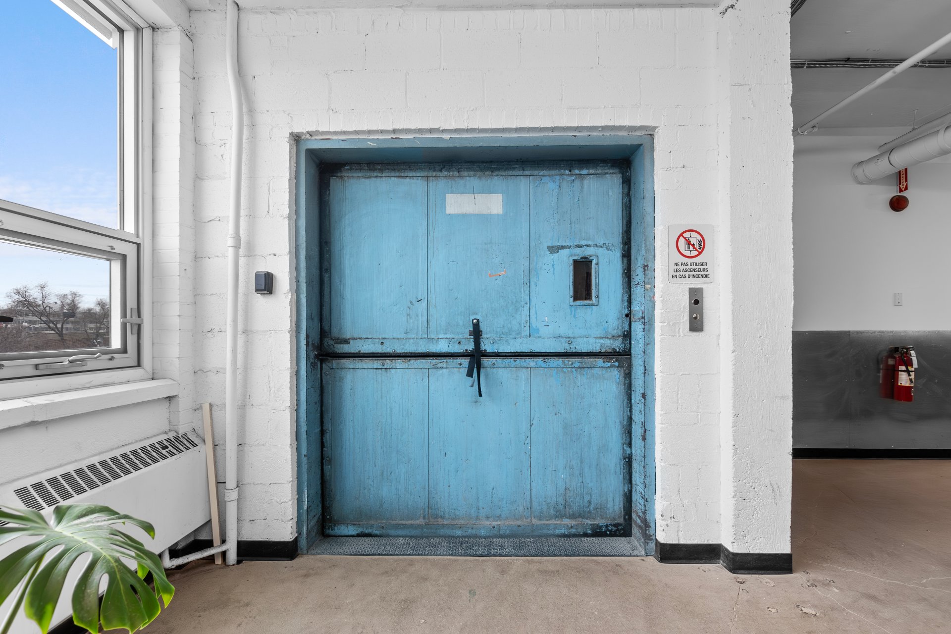 Photo - Shipping (door/dock)