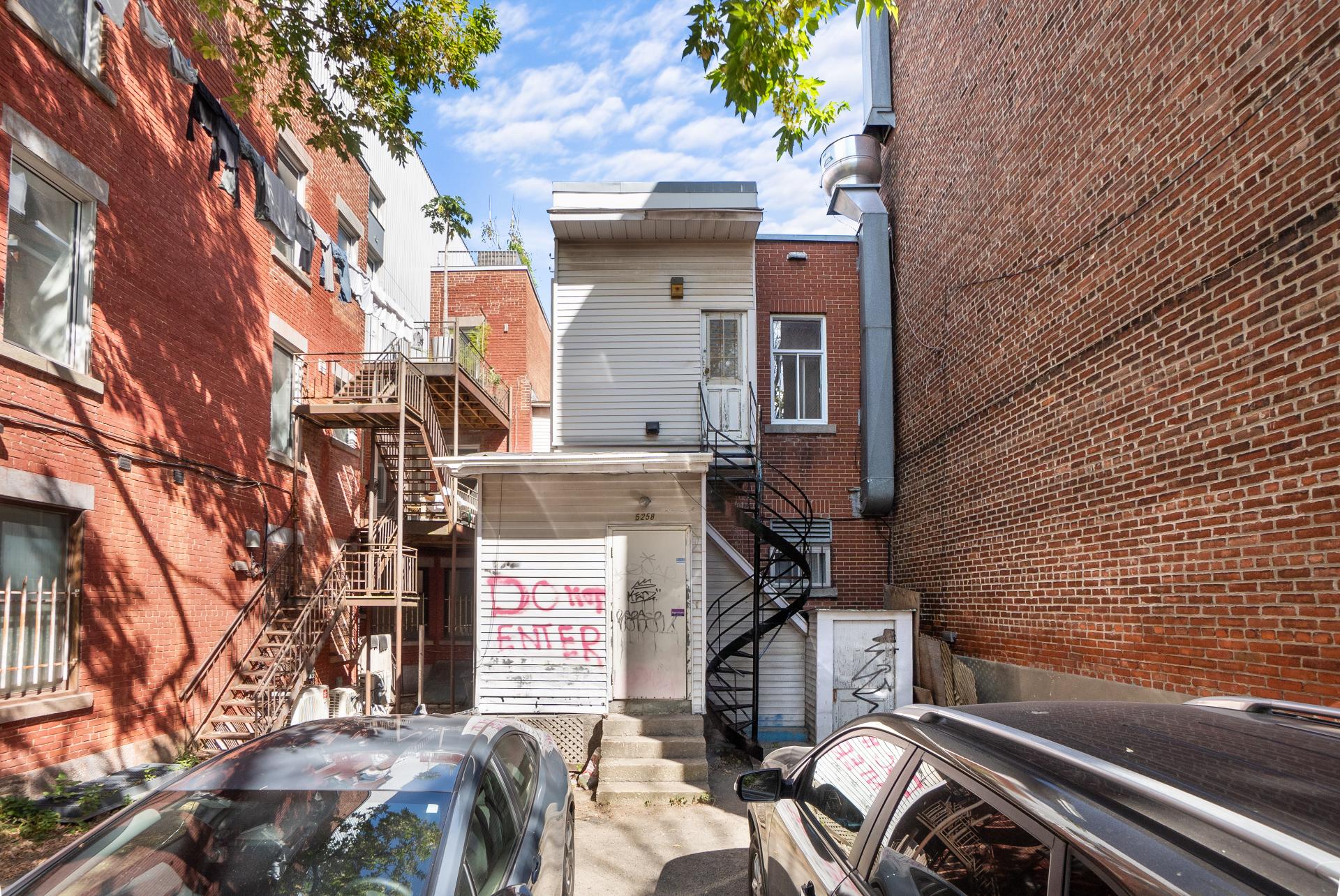 Photo - Back facade