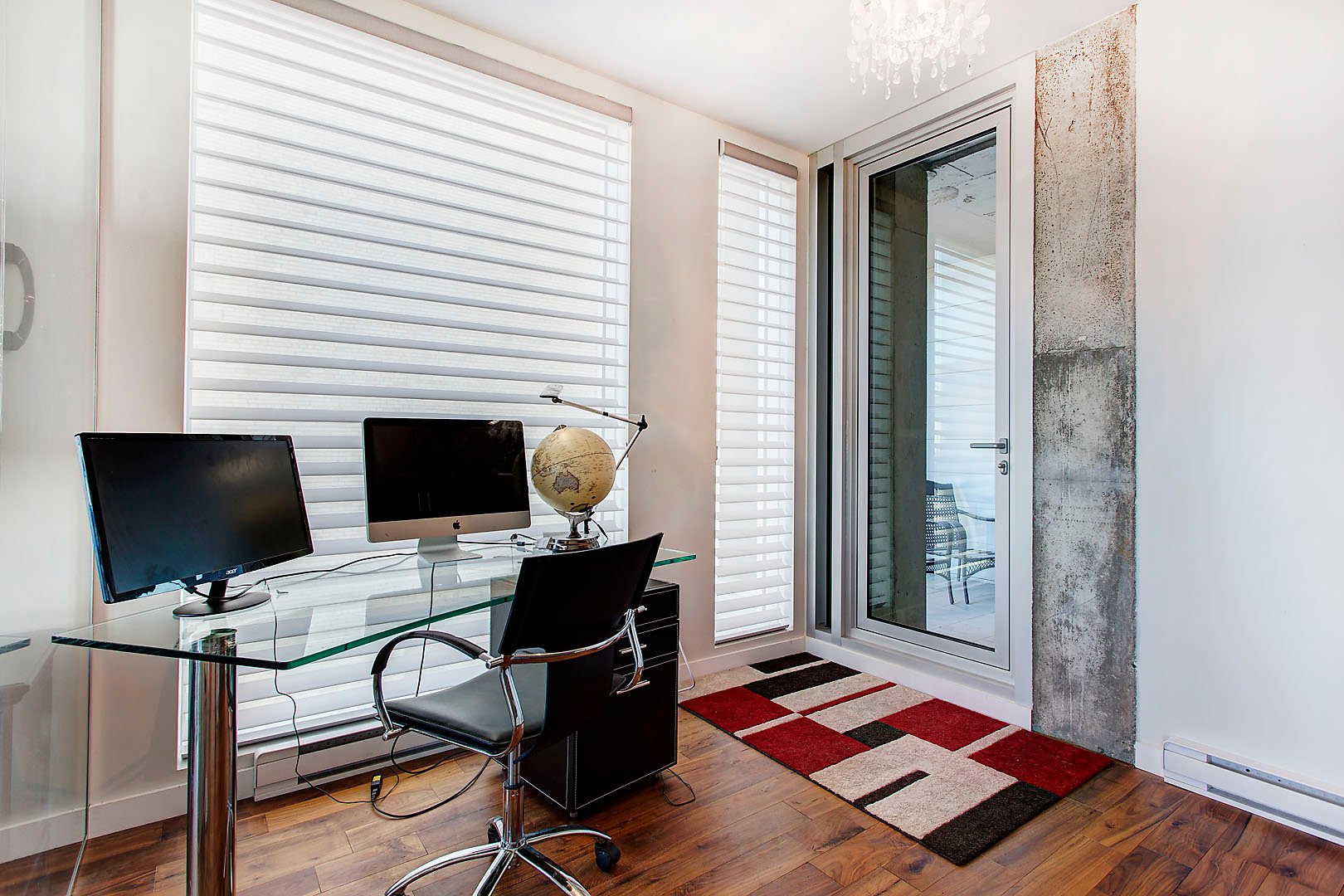 Photo - Bureau
