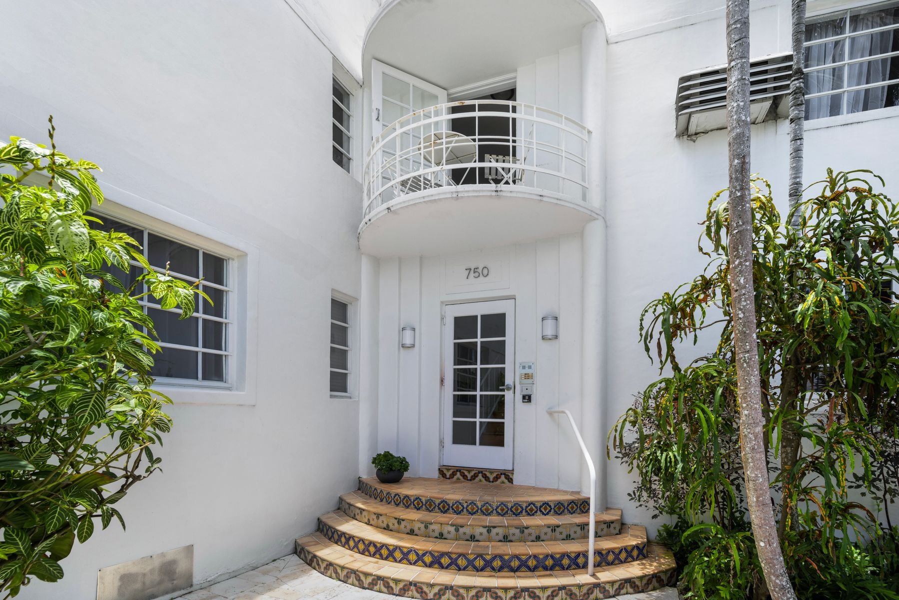 Photo - Exterior