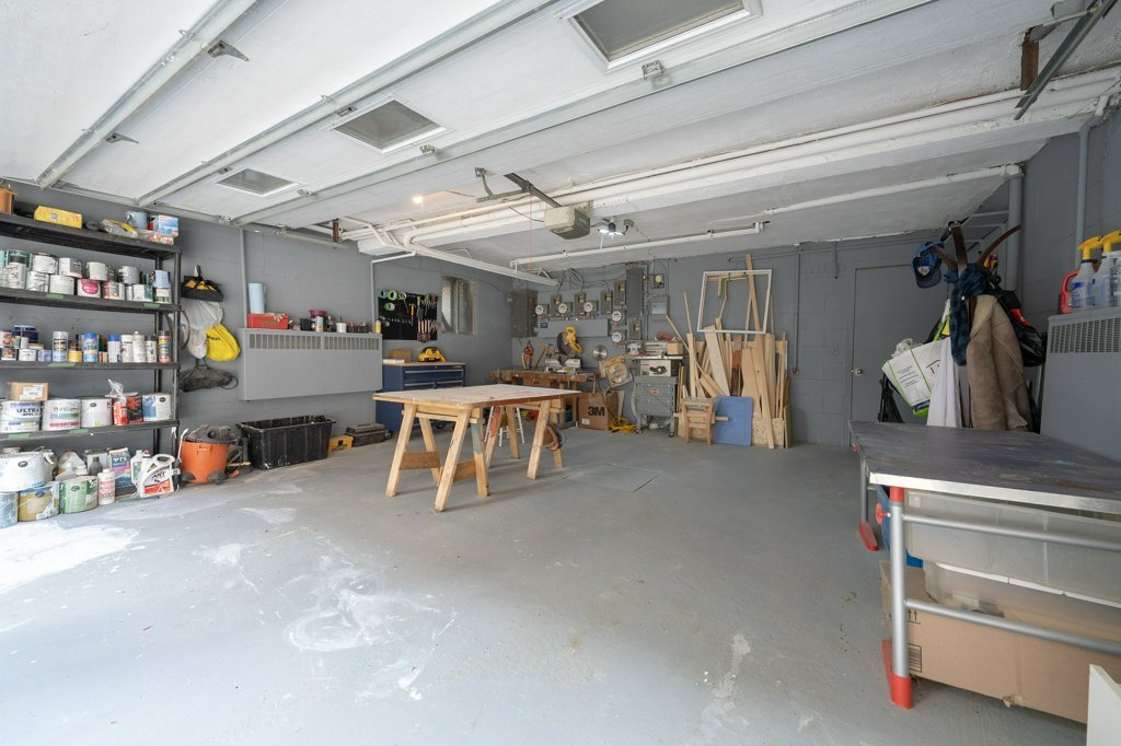 Photo - Garage