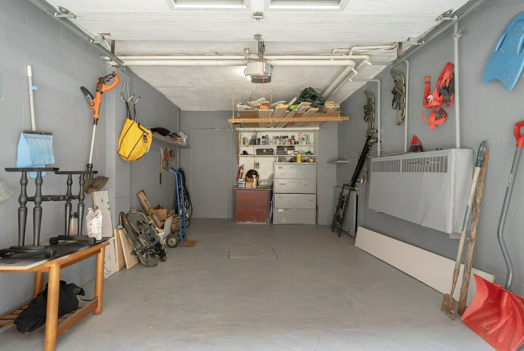 Photo - Garage