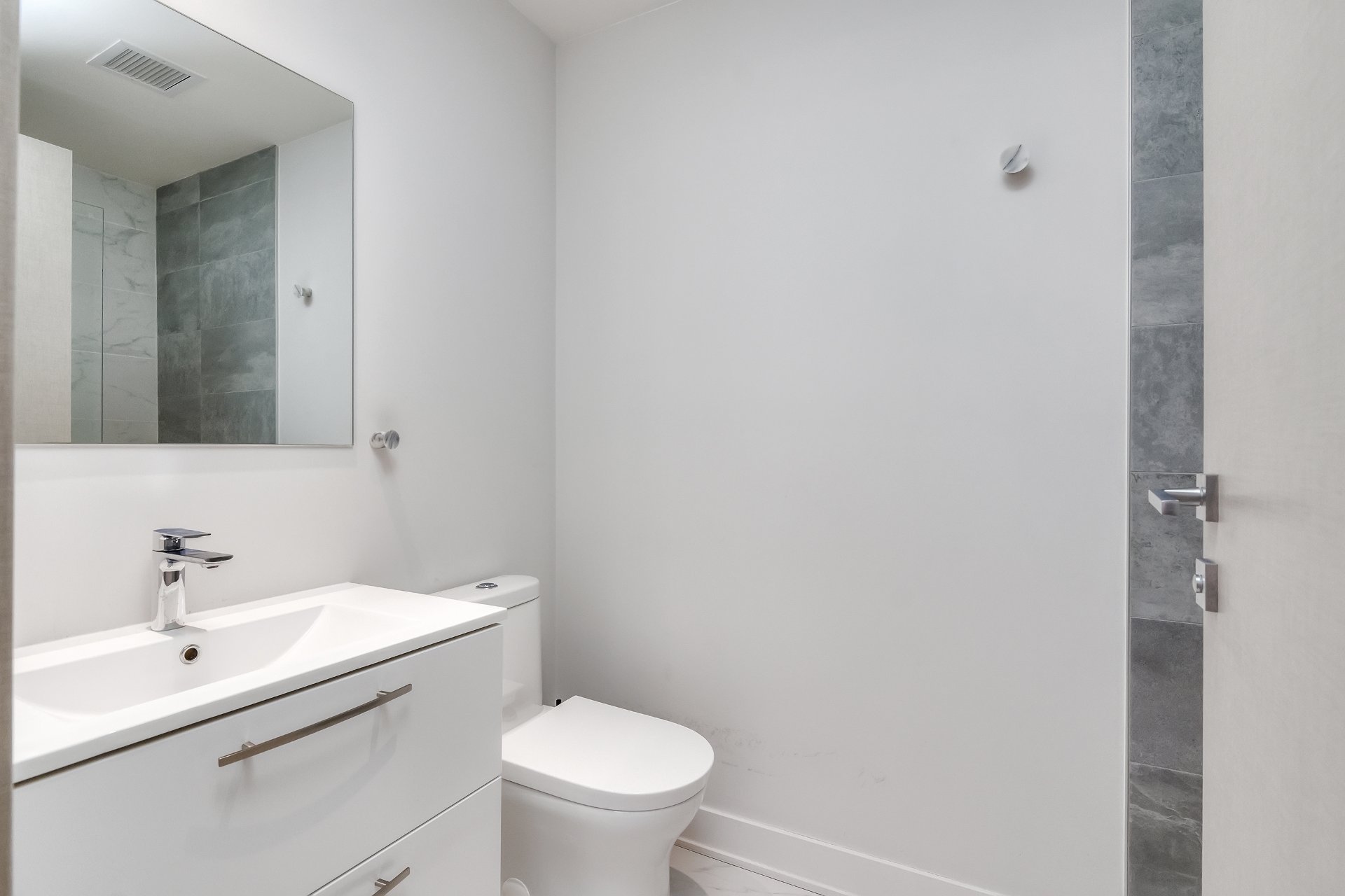 Photo - Ensuite bathroom