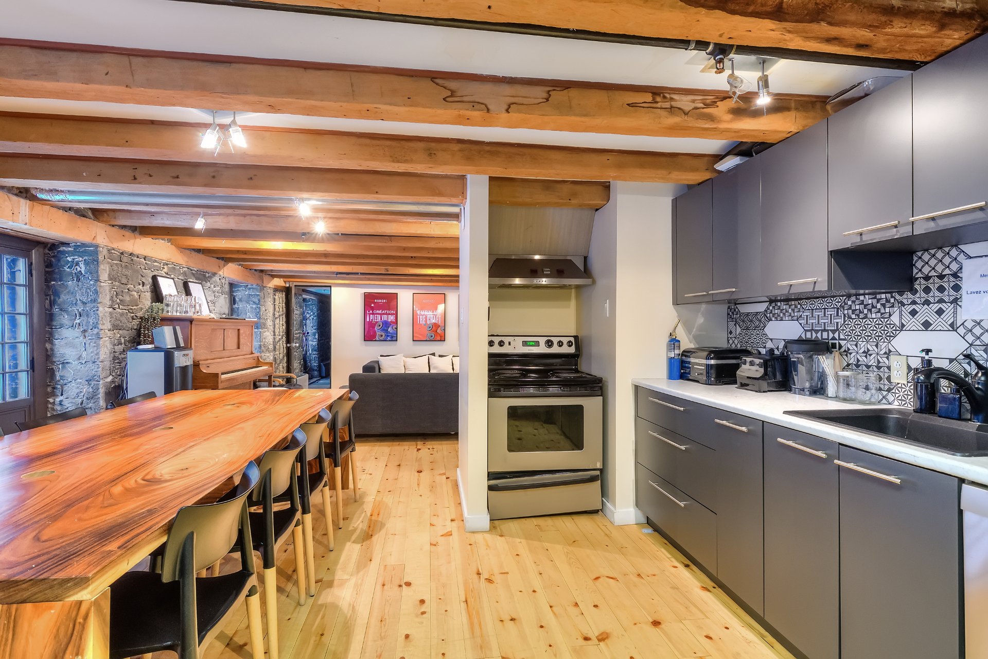Photo - Kitchenette