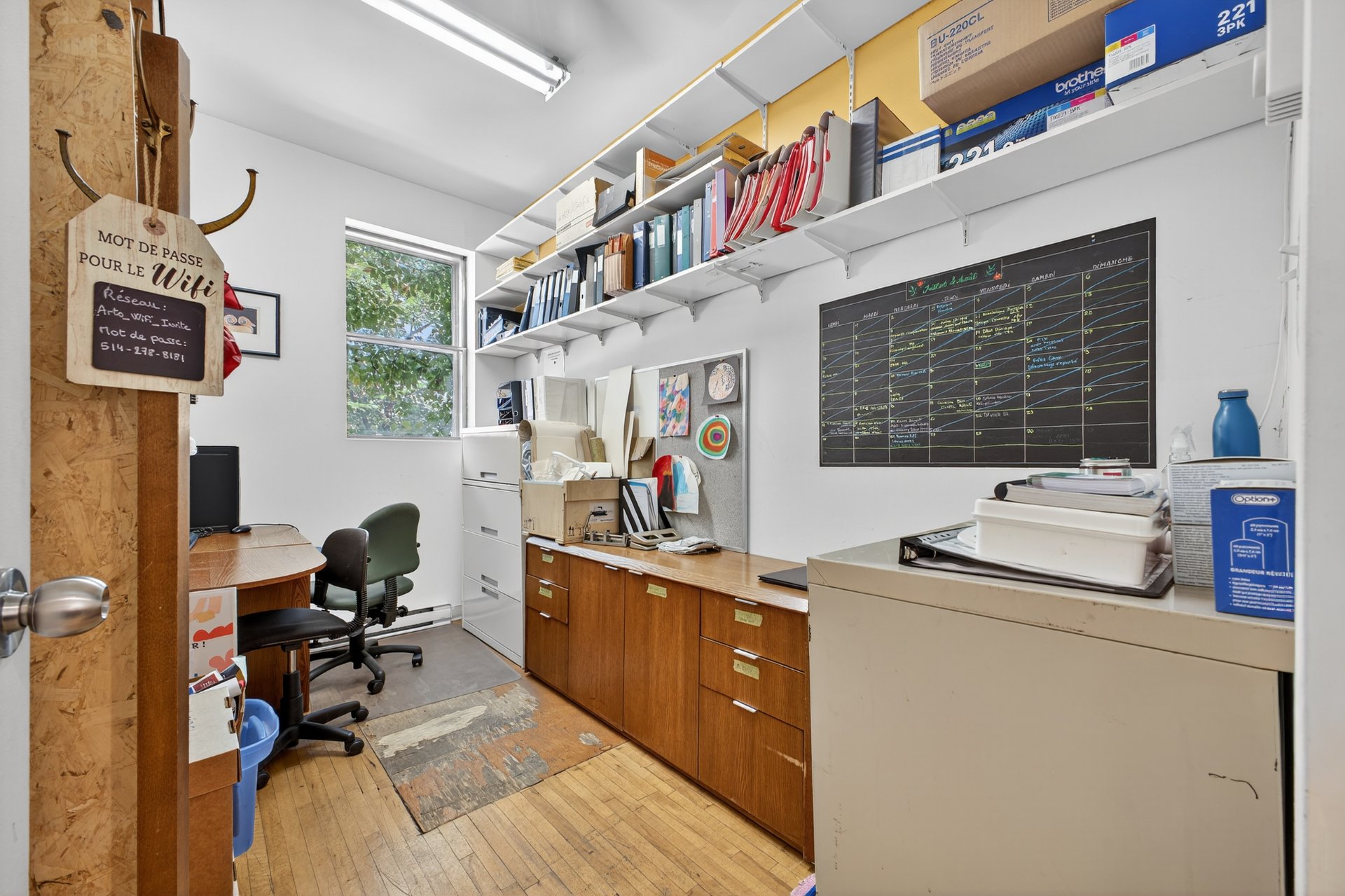Photo - Bureau